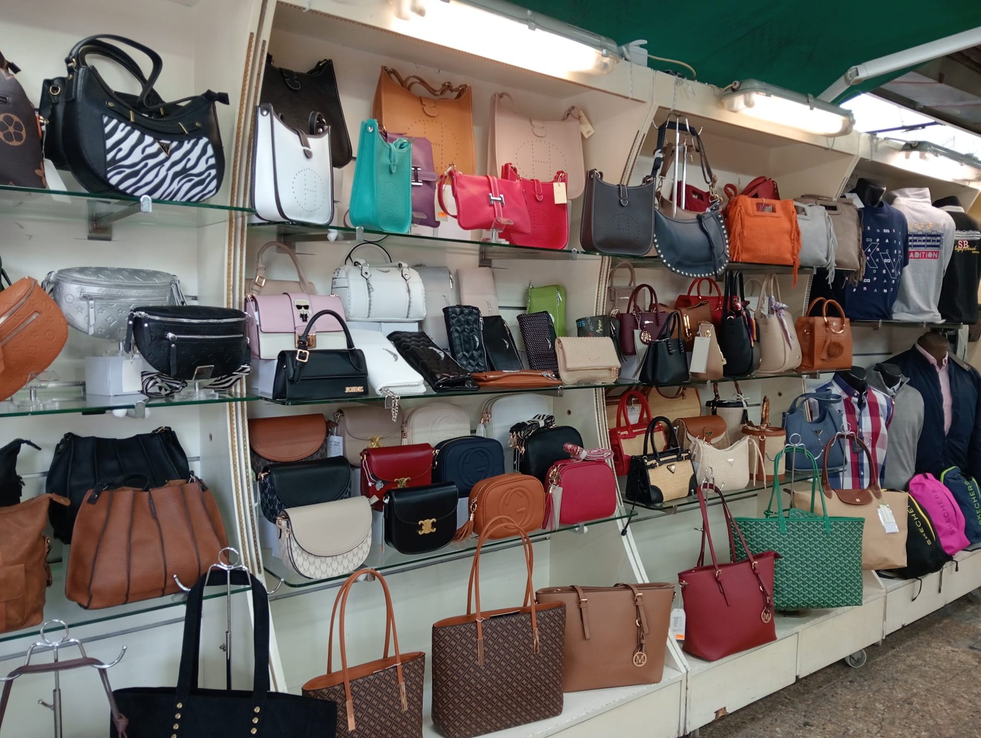 black and white bed linen