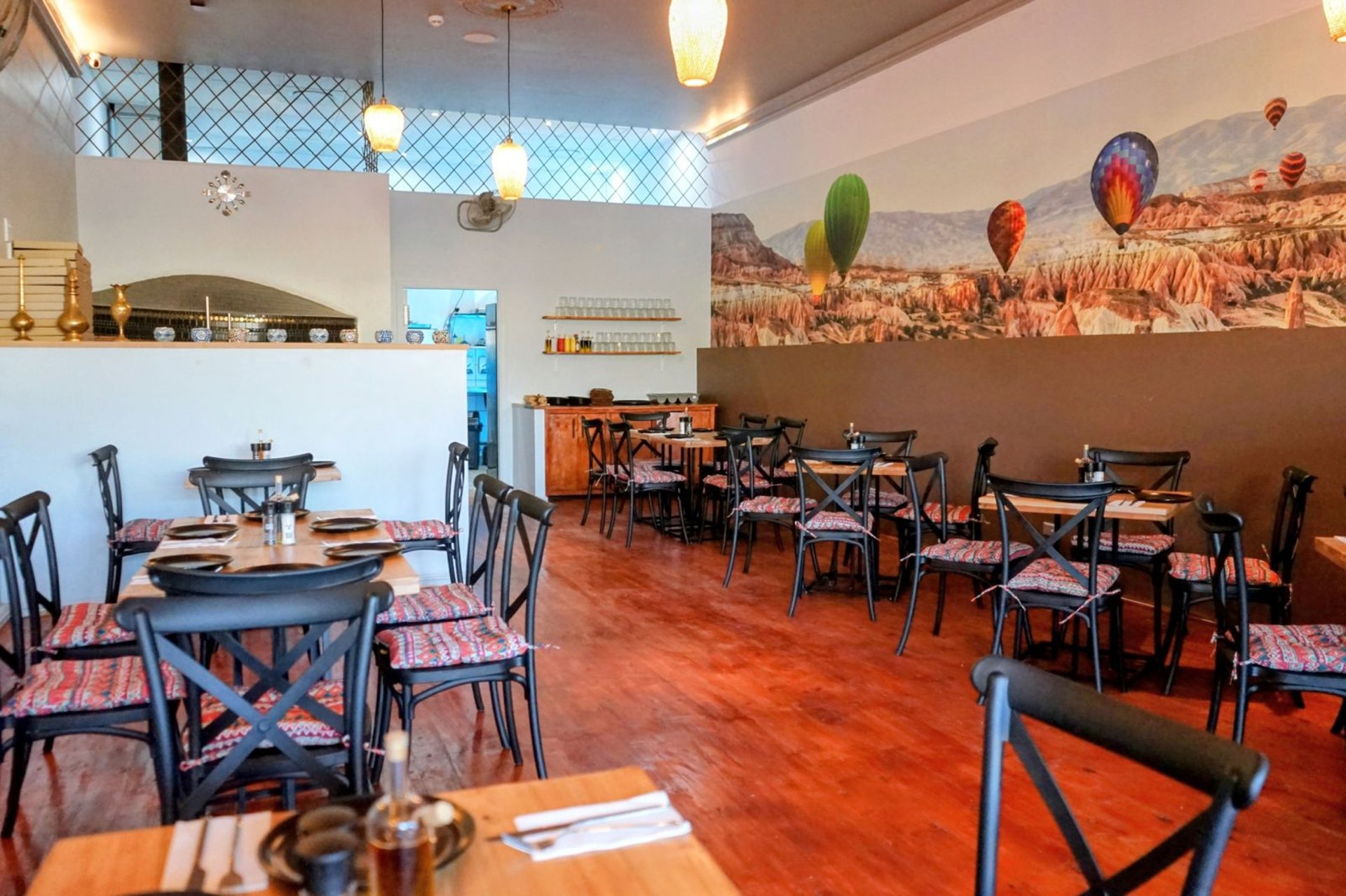 gray computer monitor