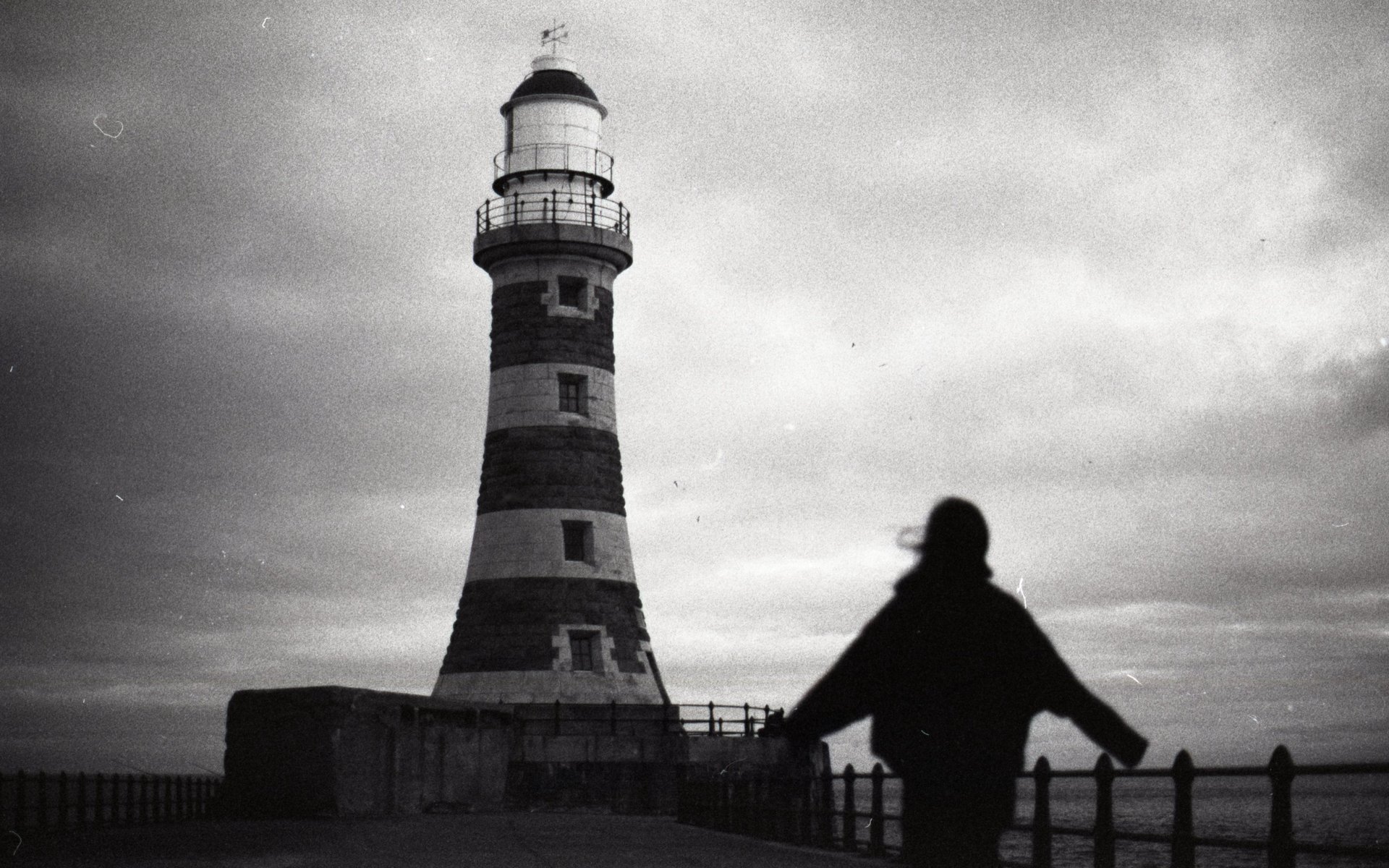 black and white bed linen