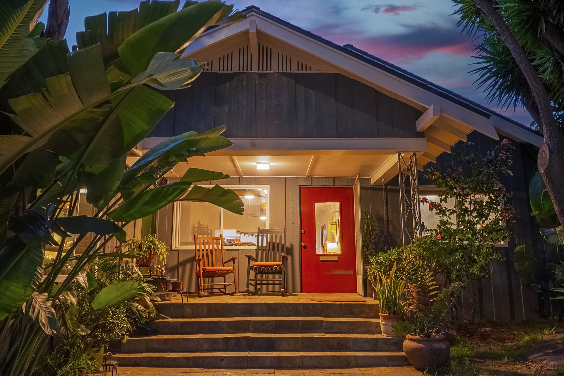 gray computer monitor