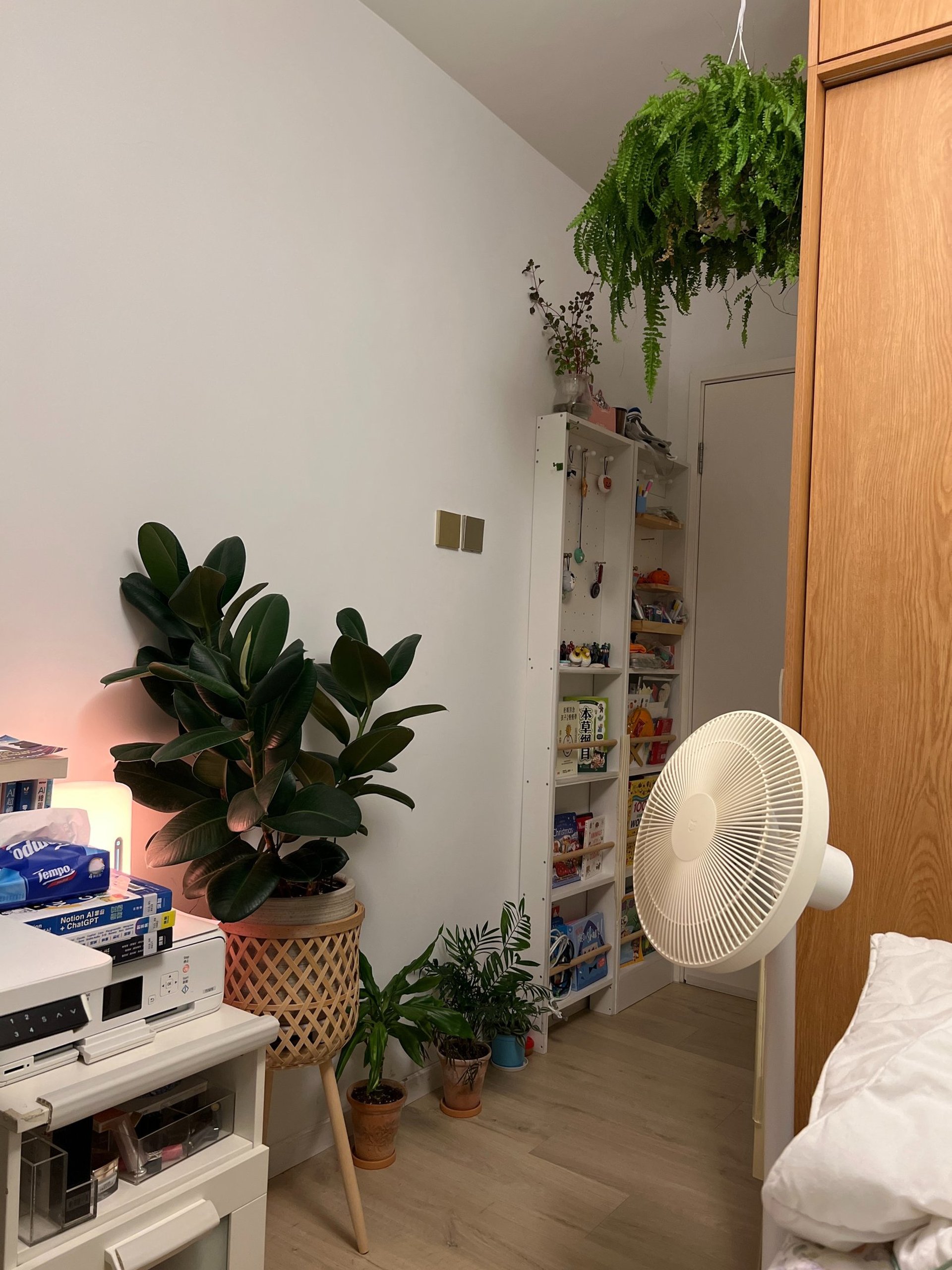 black and white bed linen