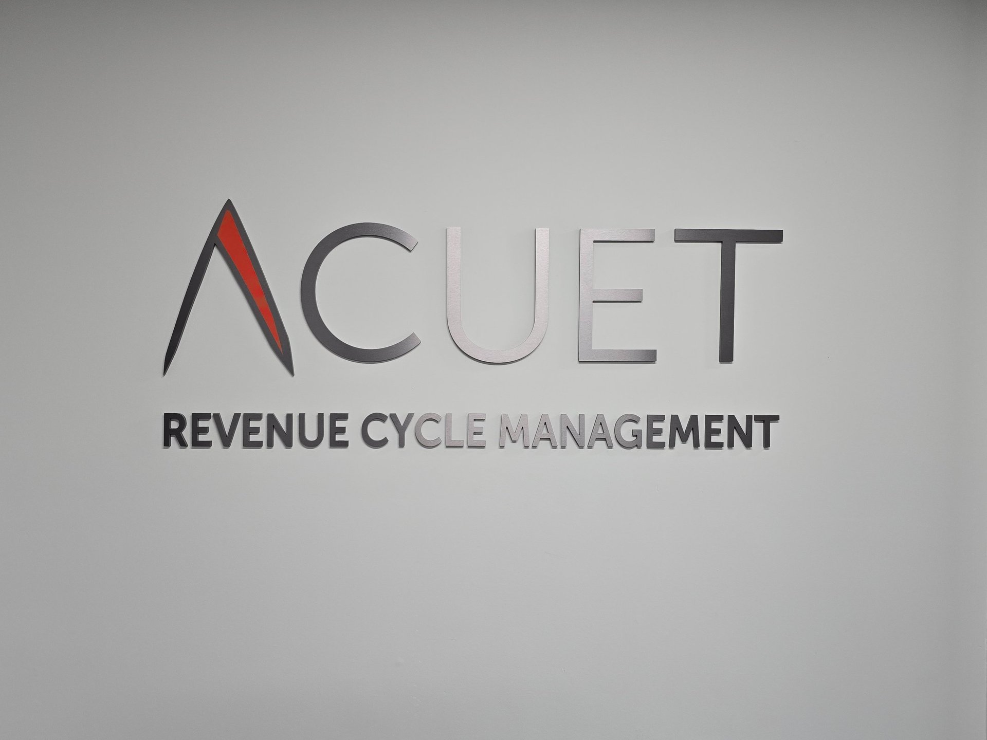 gray computer monitor