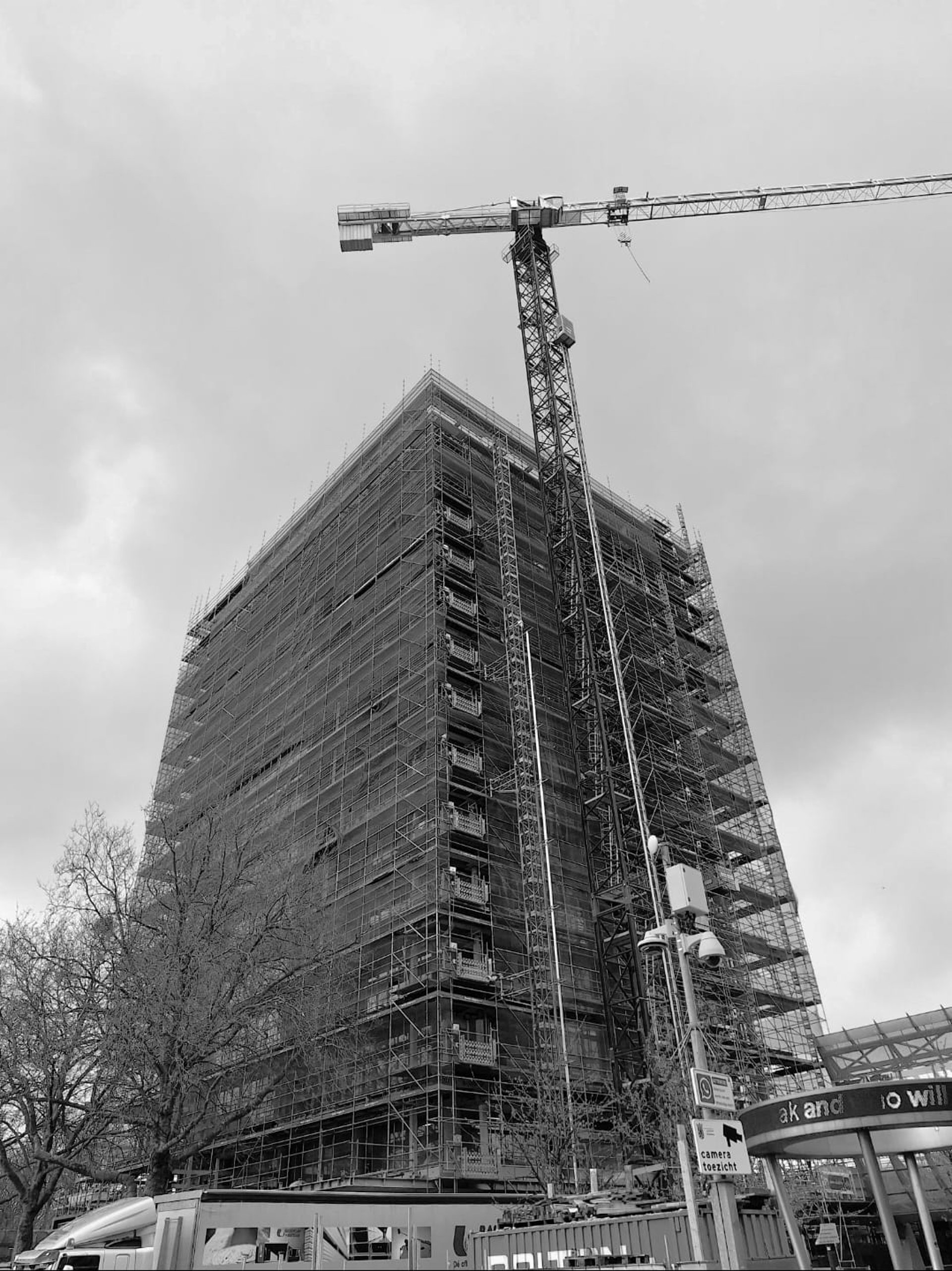 black and white bed linen