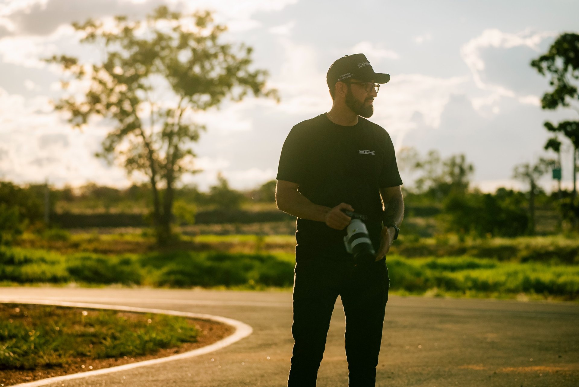 gray computer monitor