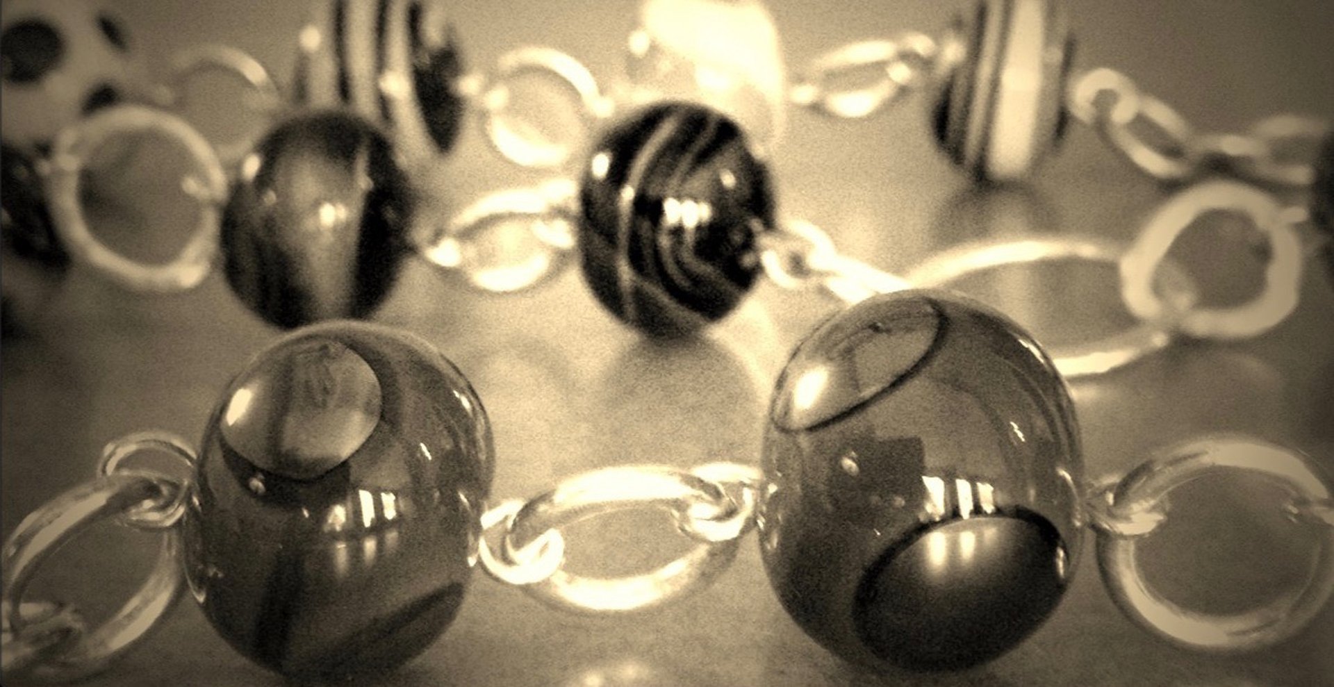 gray computer monitor