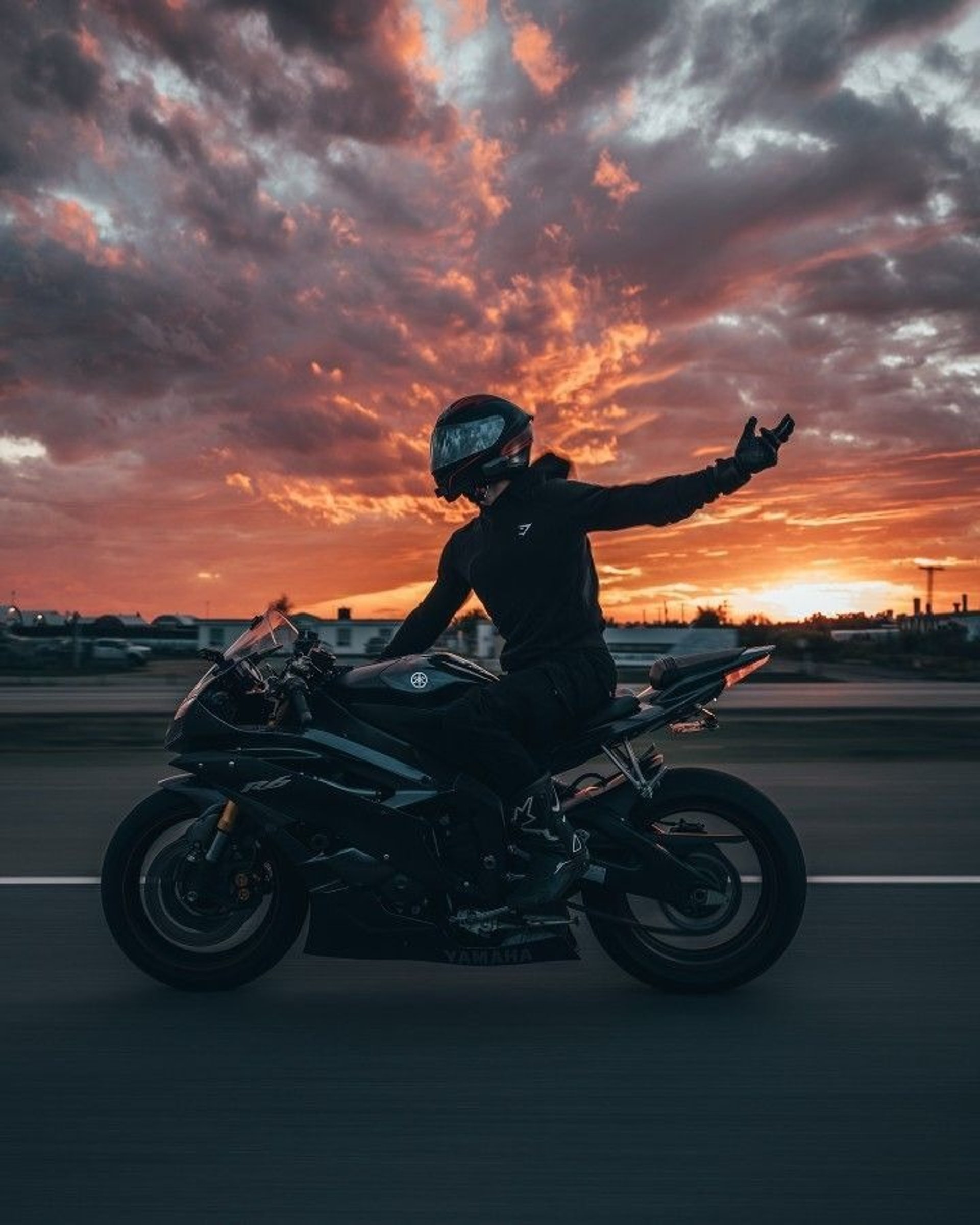 gray computer monitor