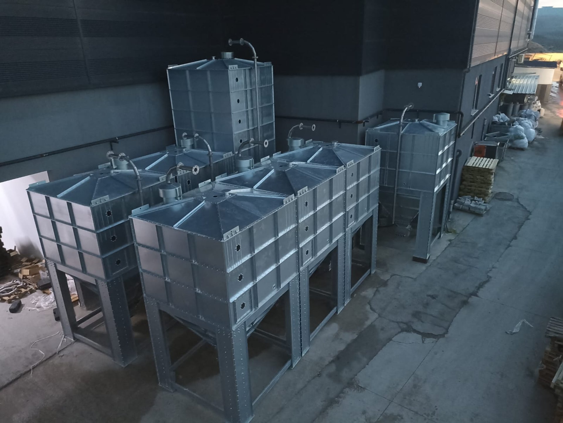 black and white bed linen