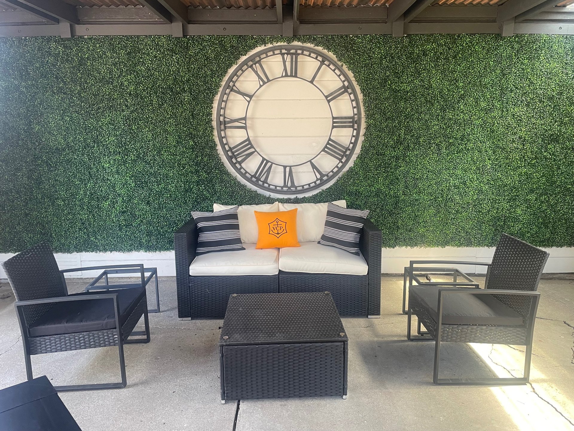 black and white bed linen