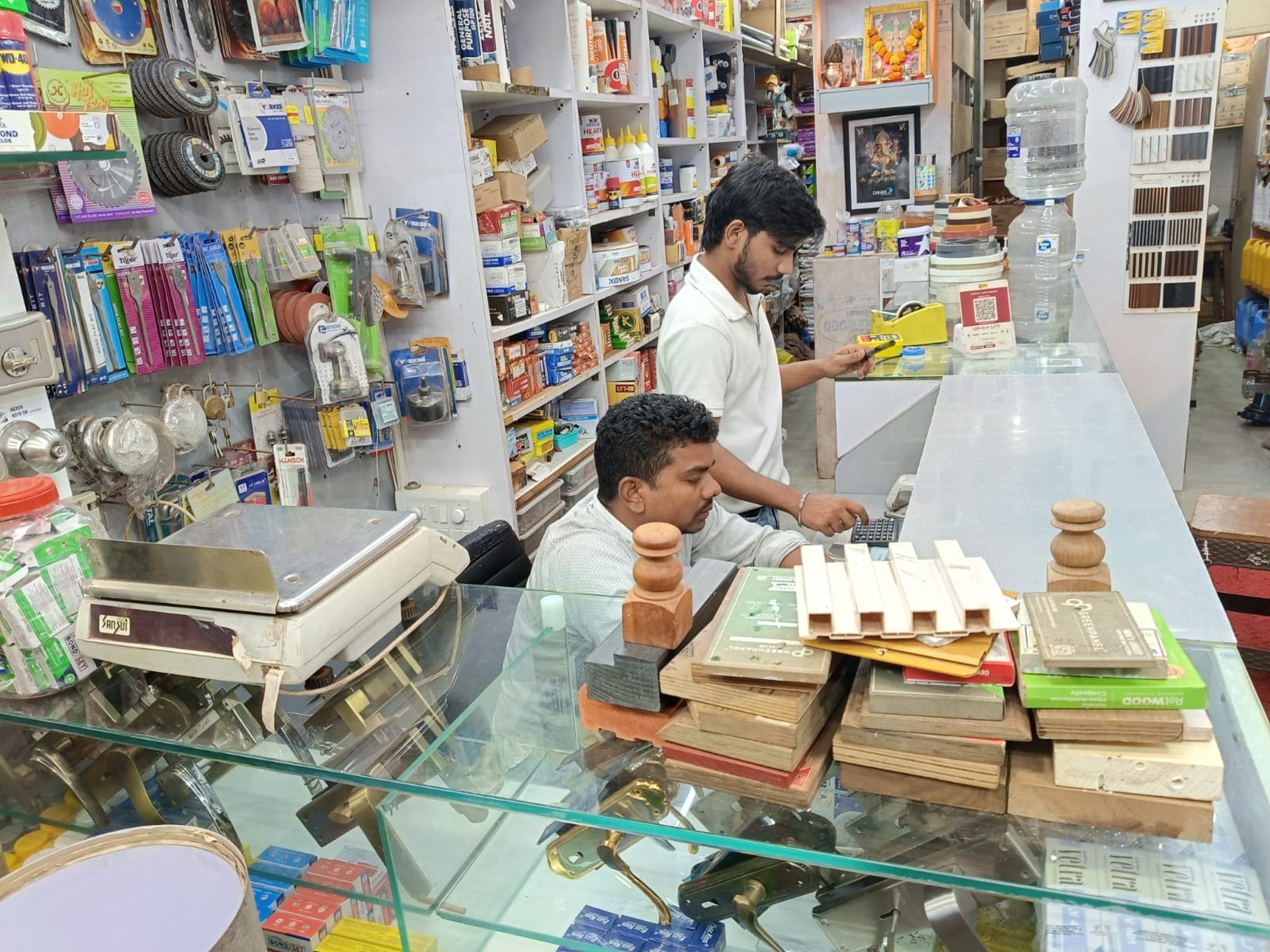 black and white bed linen