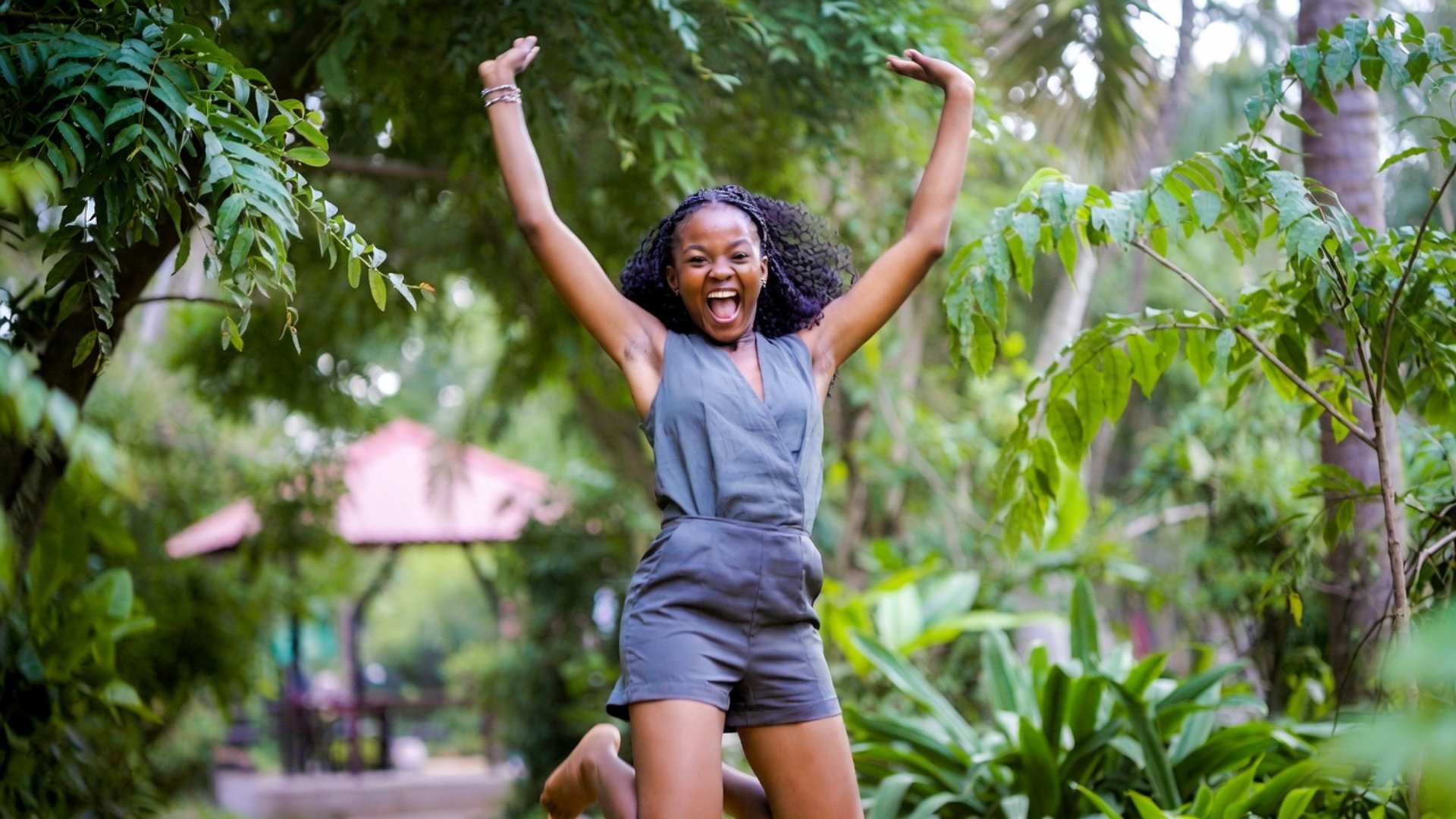 gray computer monitor