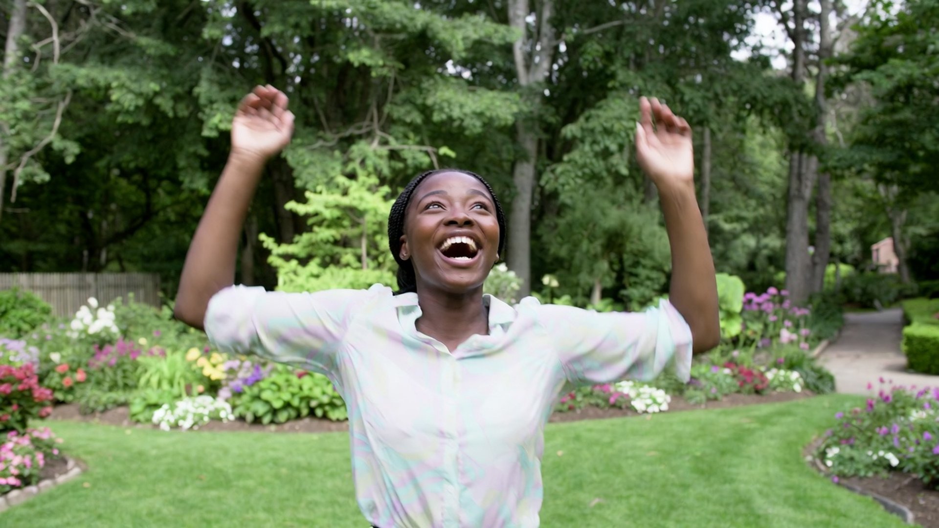 gray computer monitor