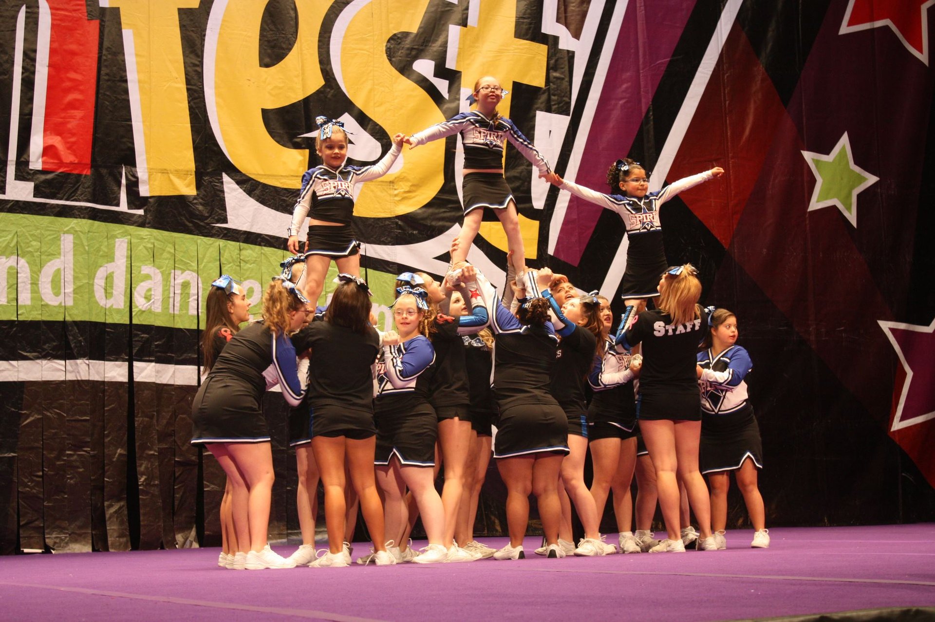 gray computer monitor