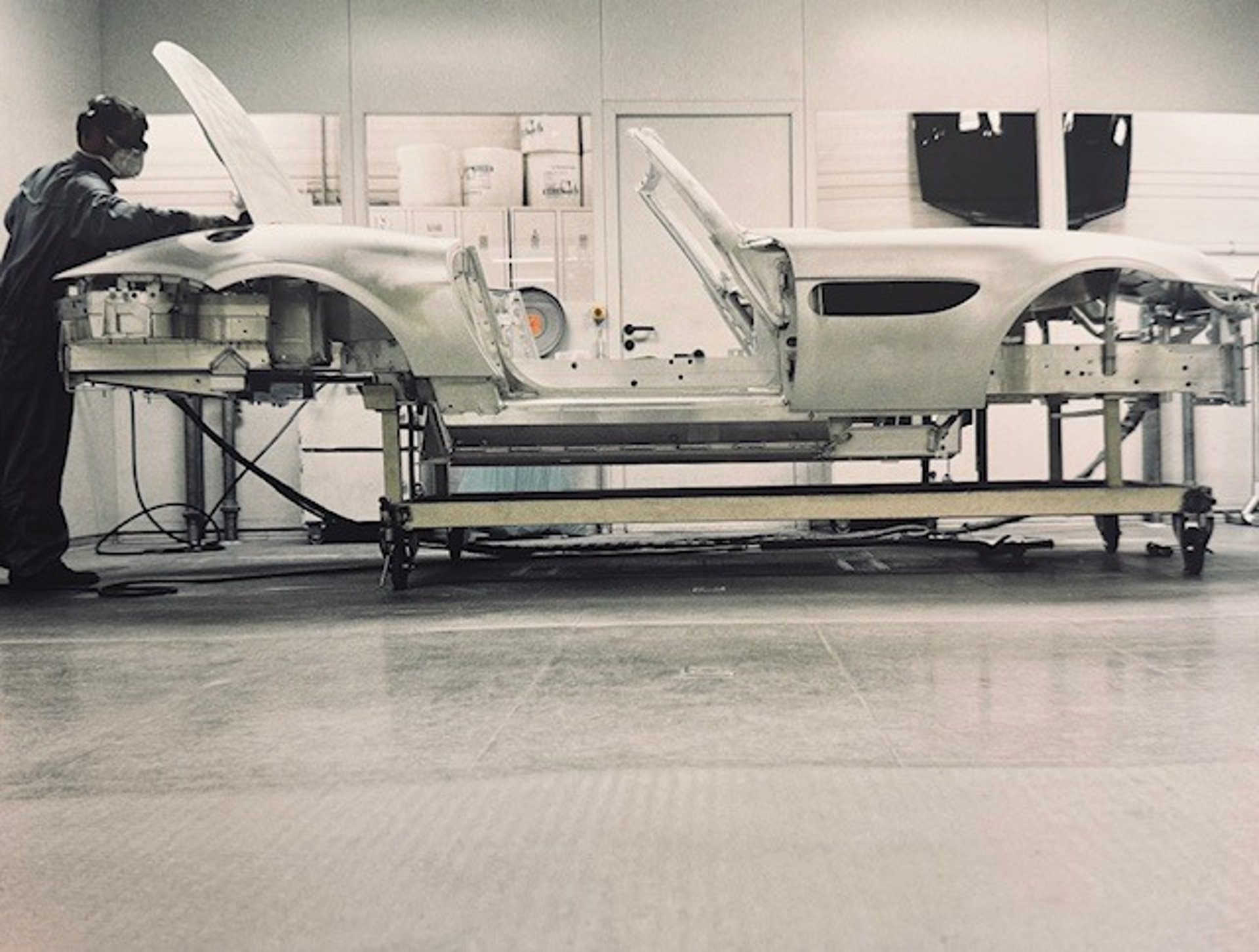 gray computer monitor