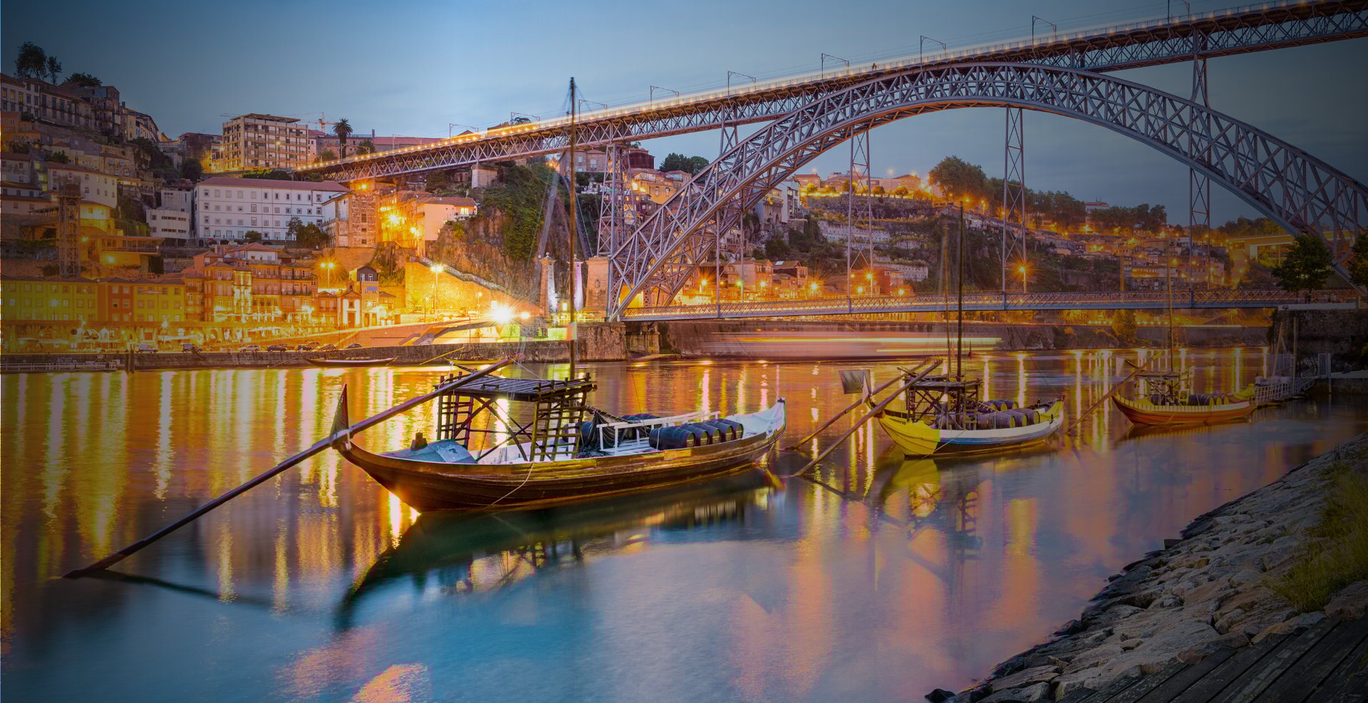 gray computer monitor