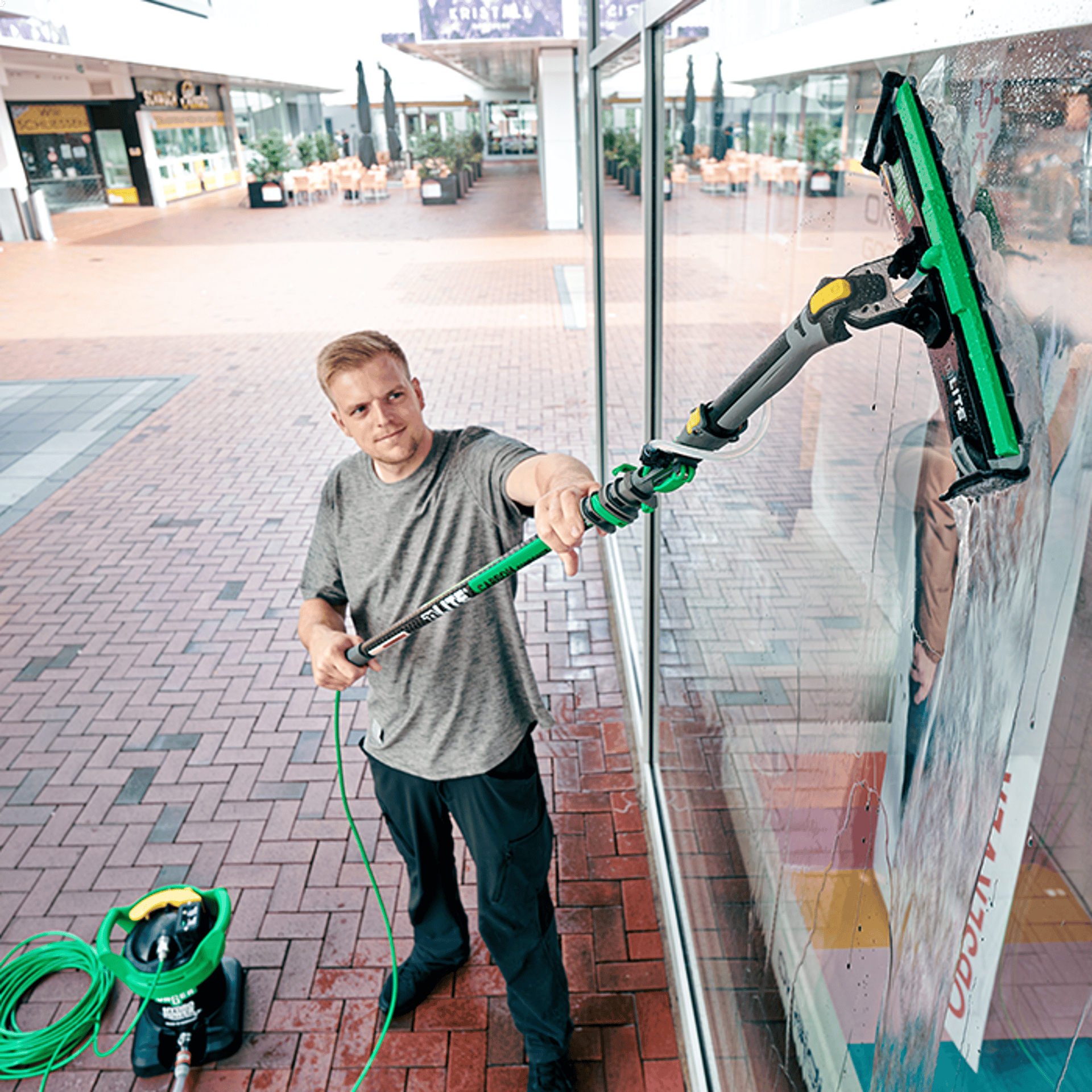 gray computer monitor