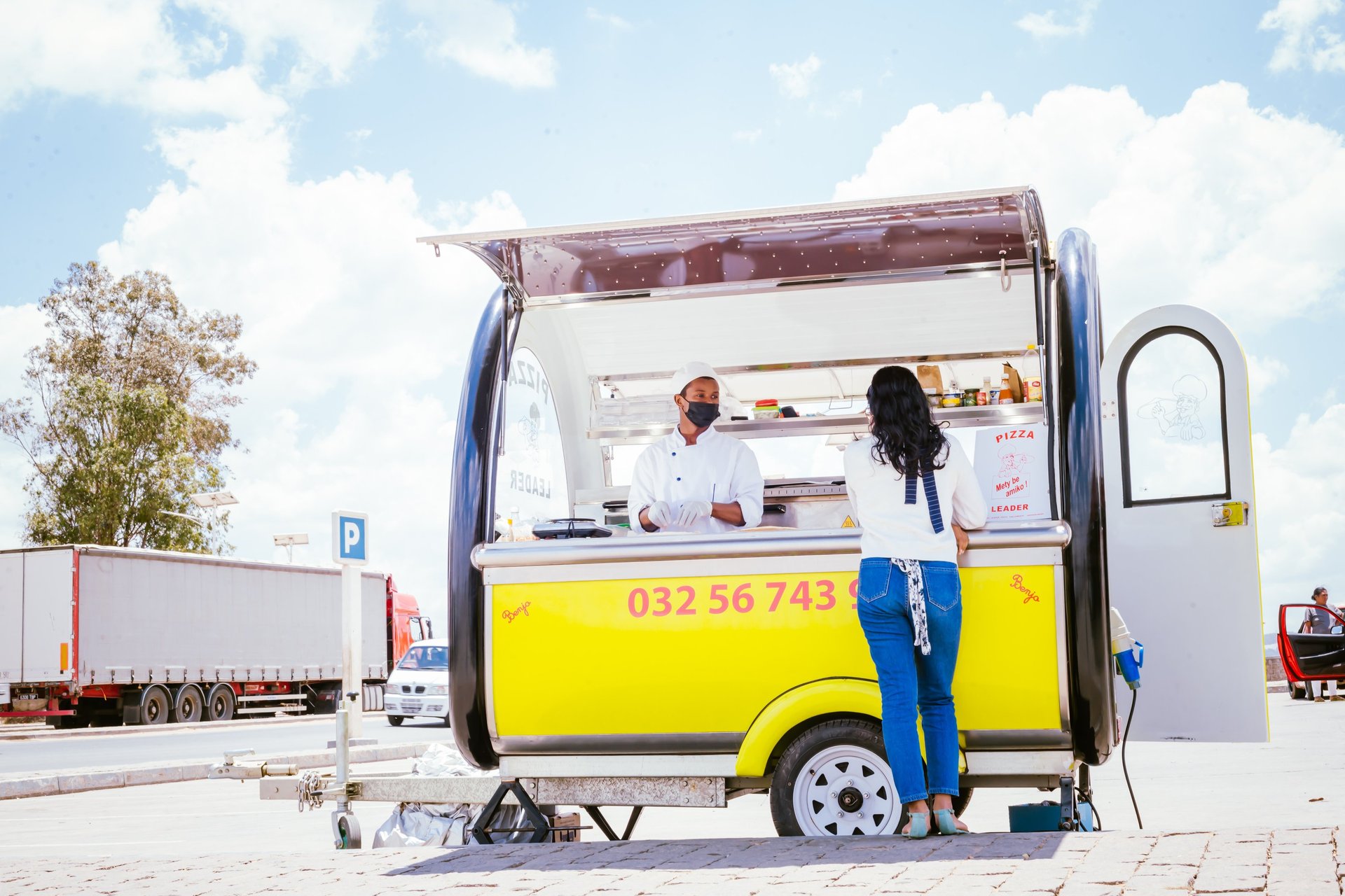 black and white bed linen