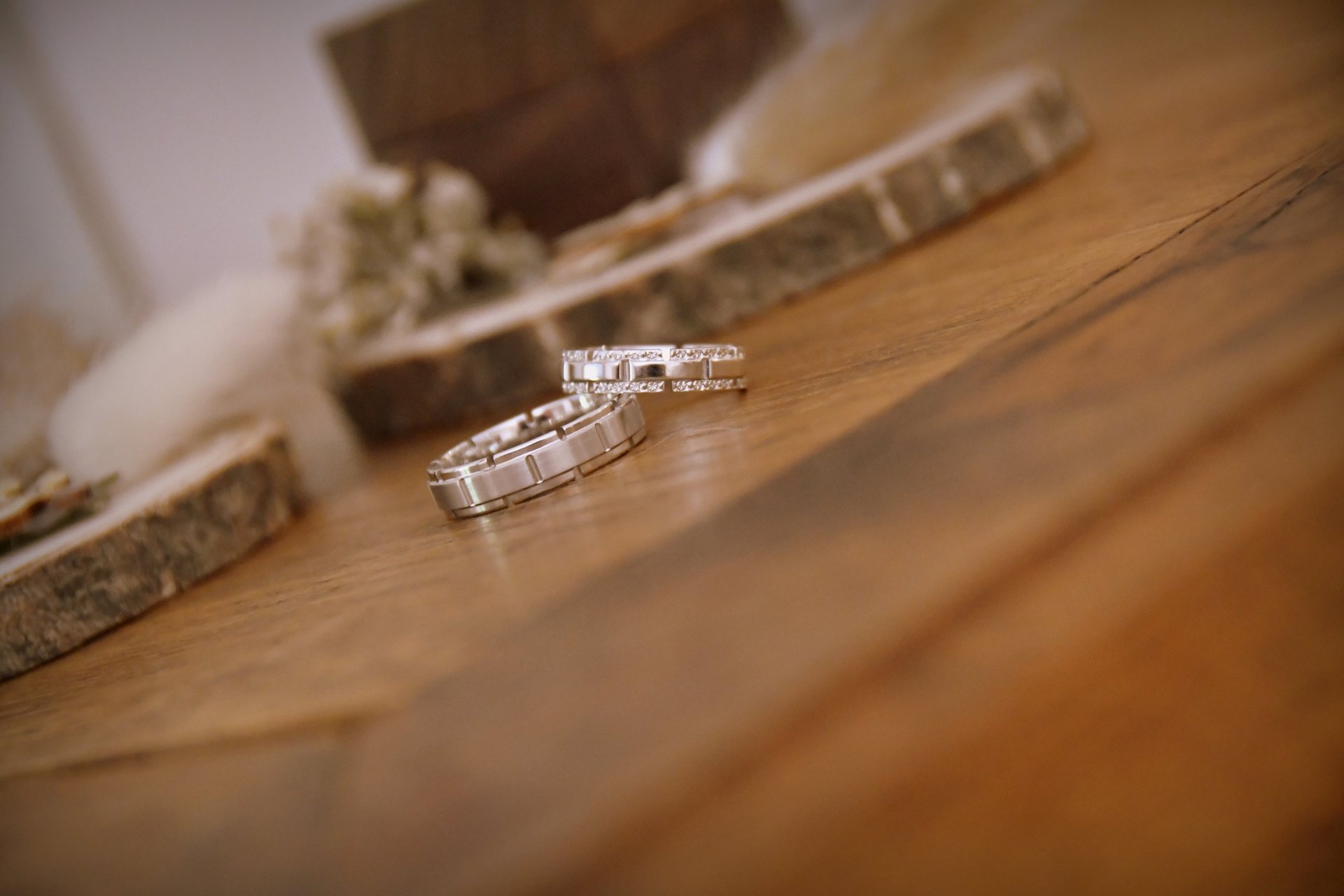 gray computer monitor