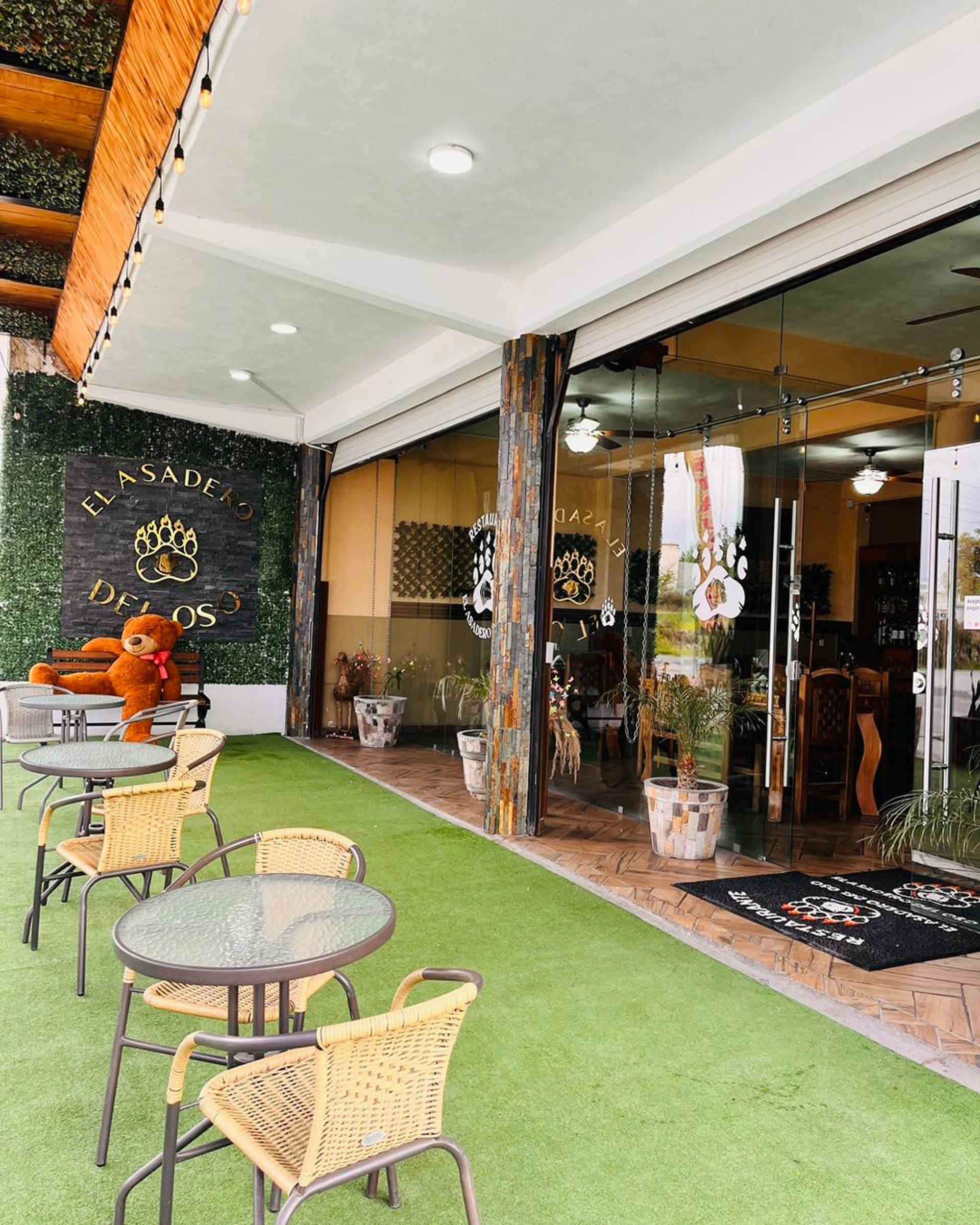 gray computer monitor