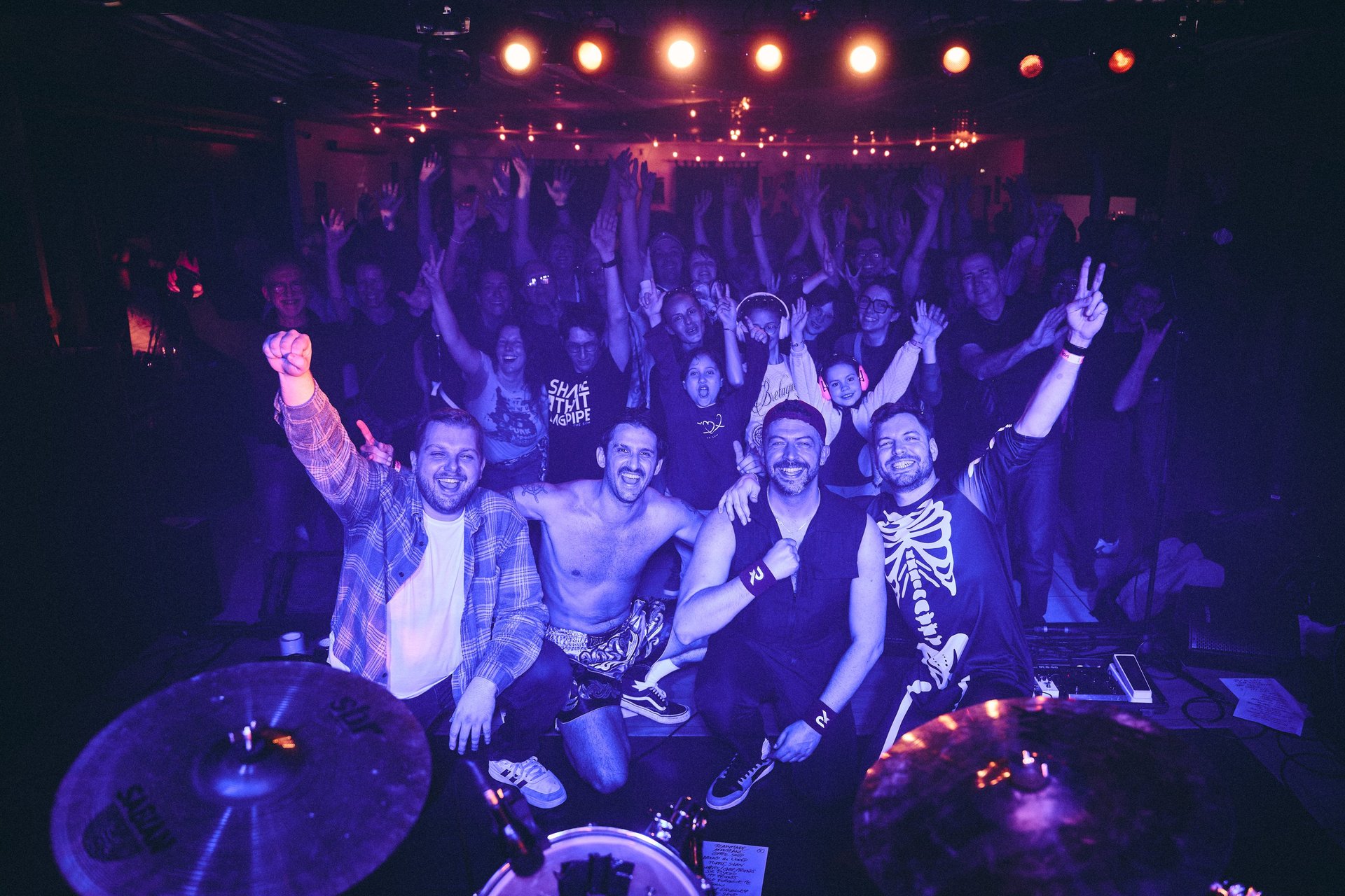 black and white bed linen