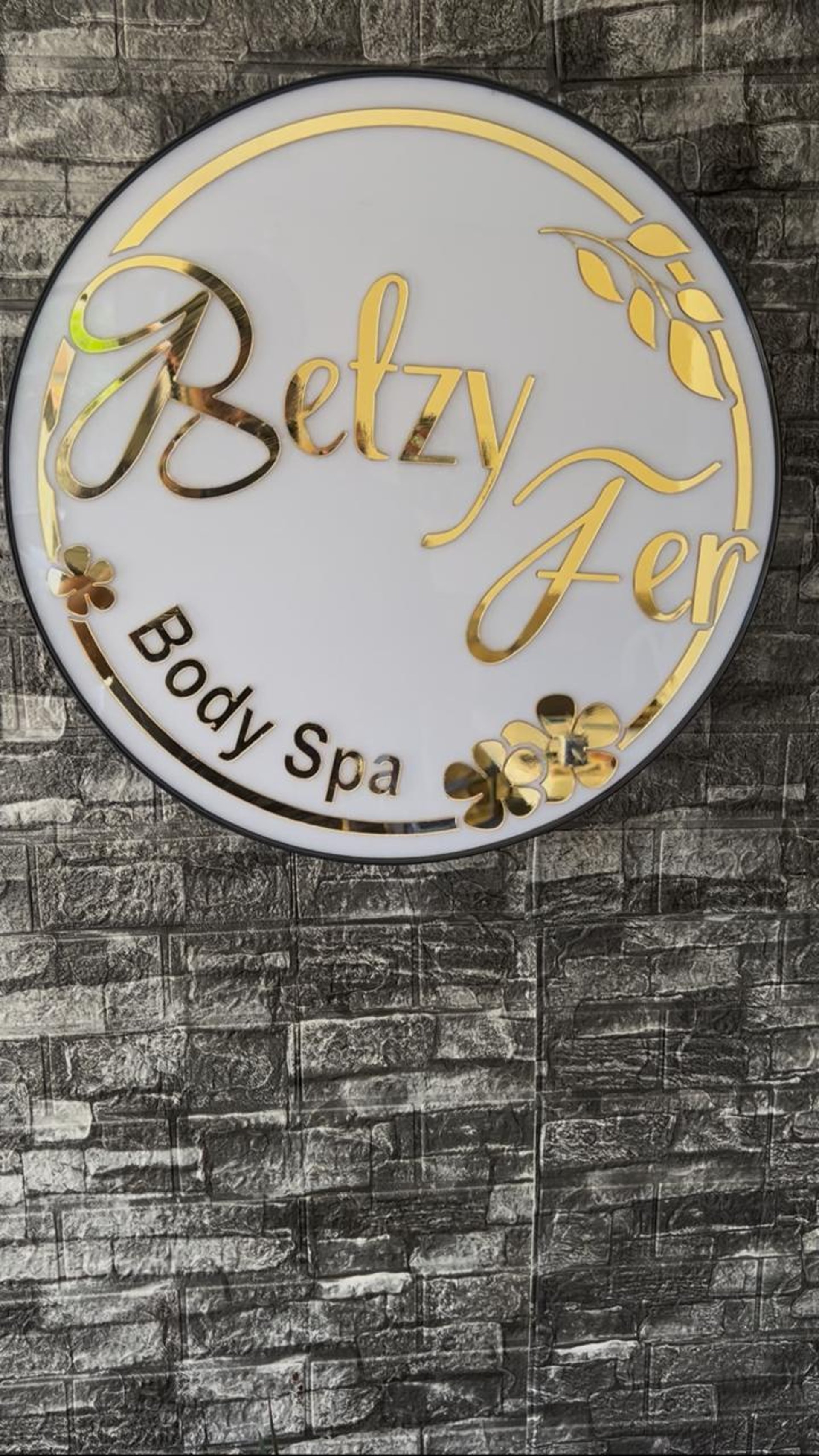 gray computer monitor