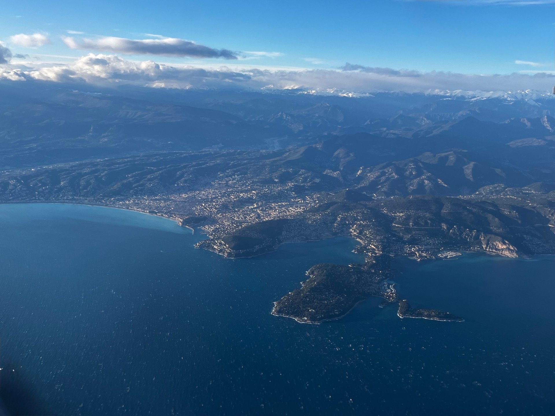 gray computer monitor