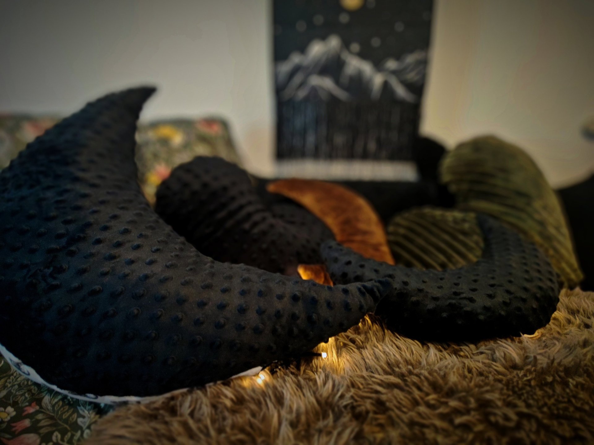 black and white bed linen