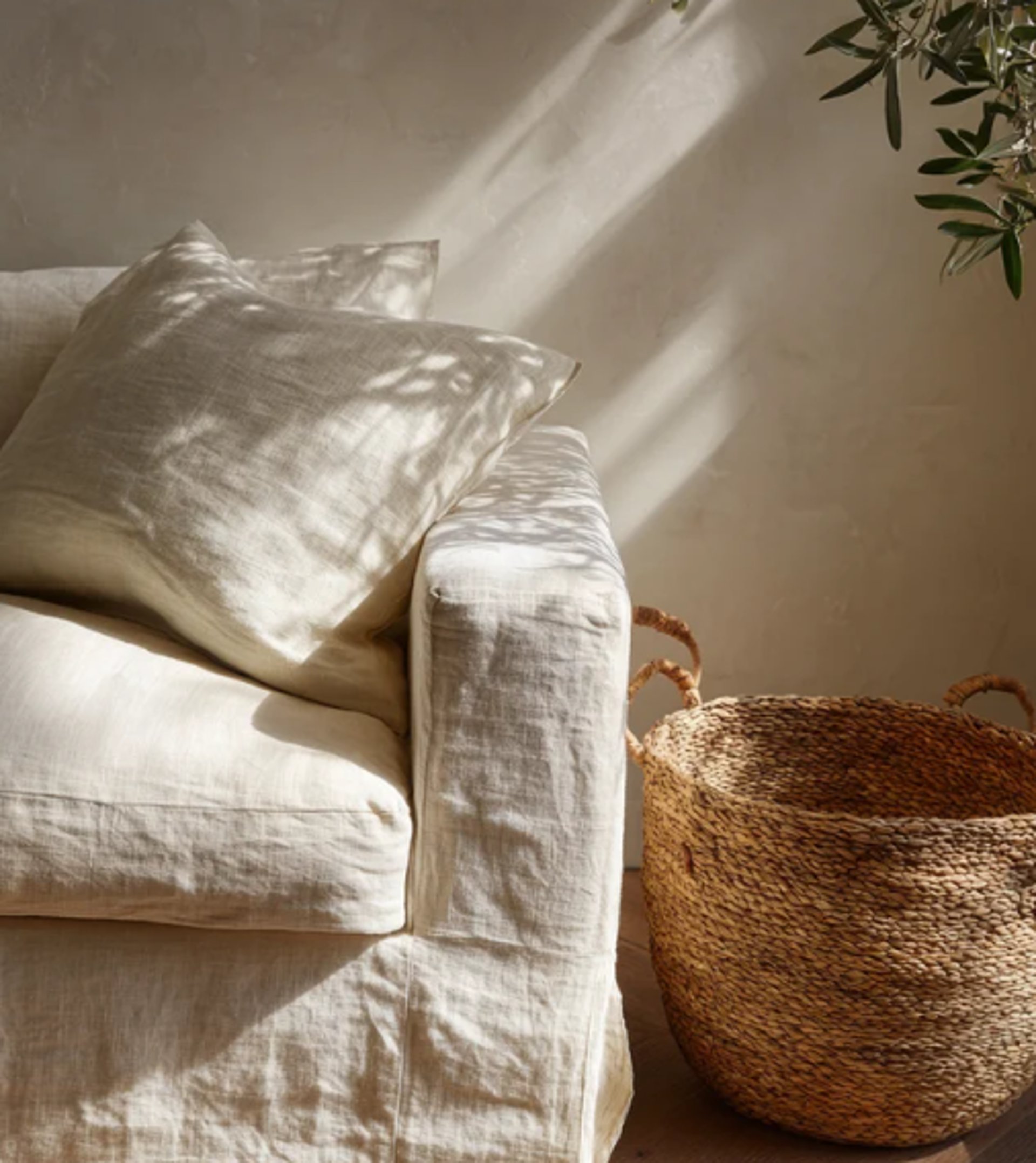 black and white bed linen