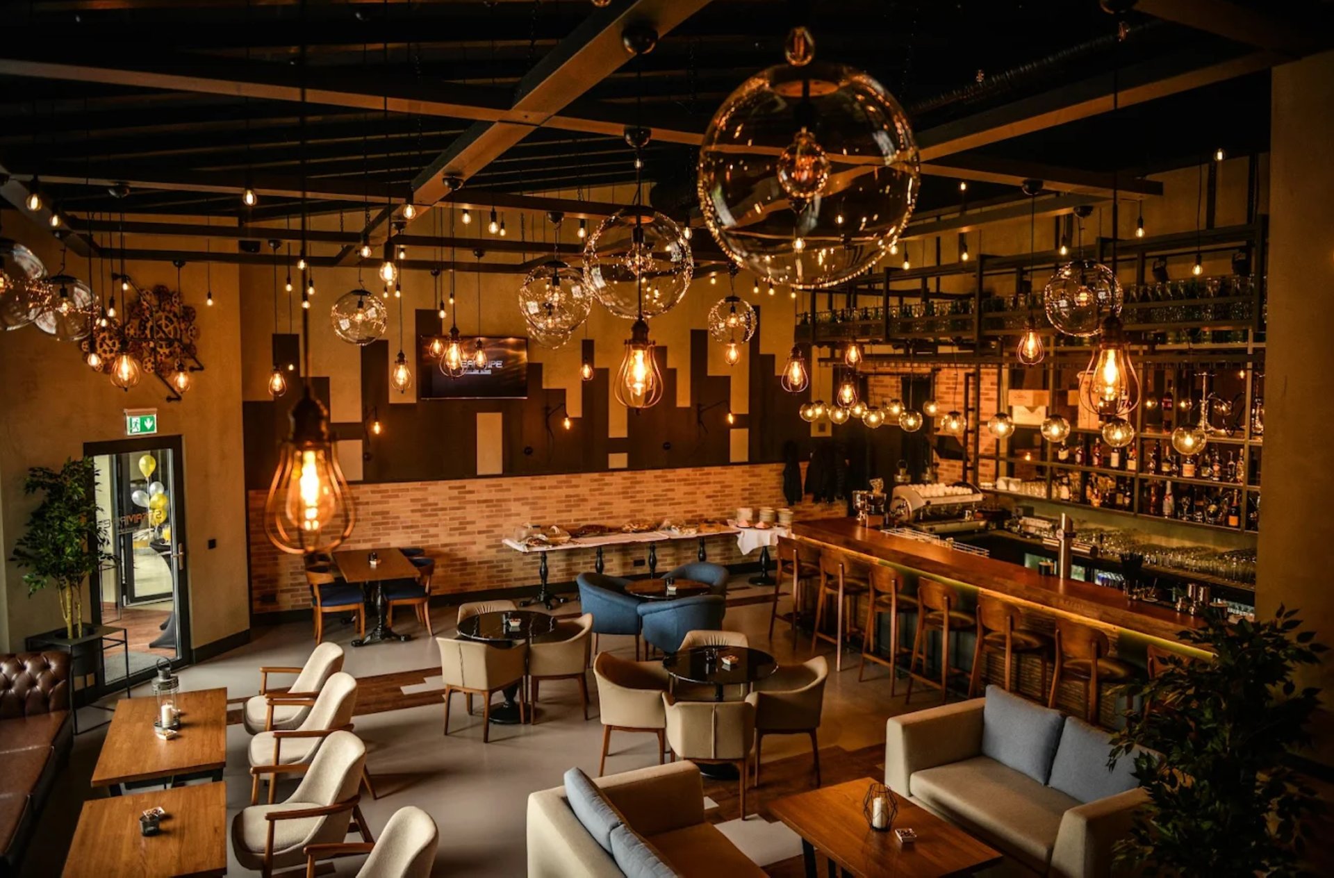 gray computer monitor