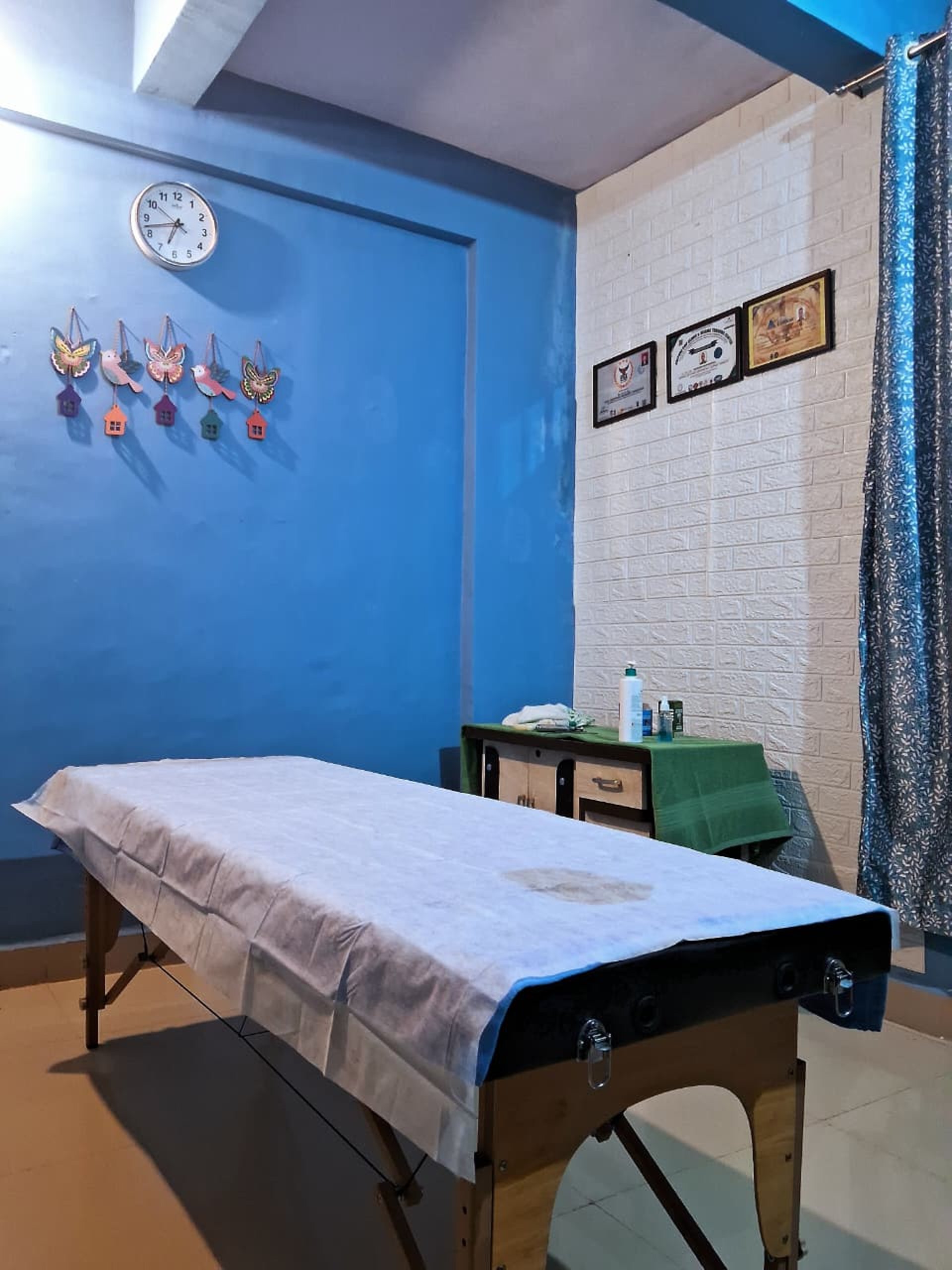 black and white bed linen