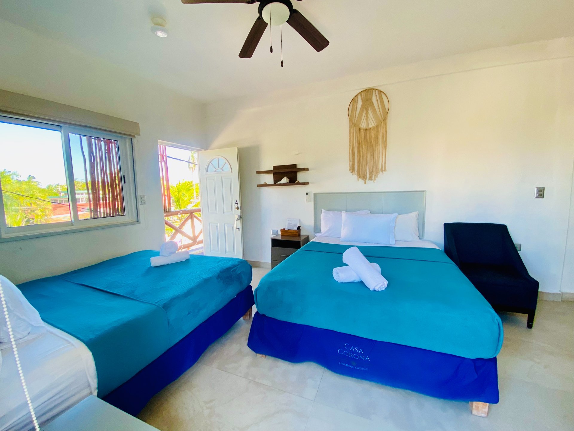 black and white bed linen