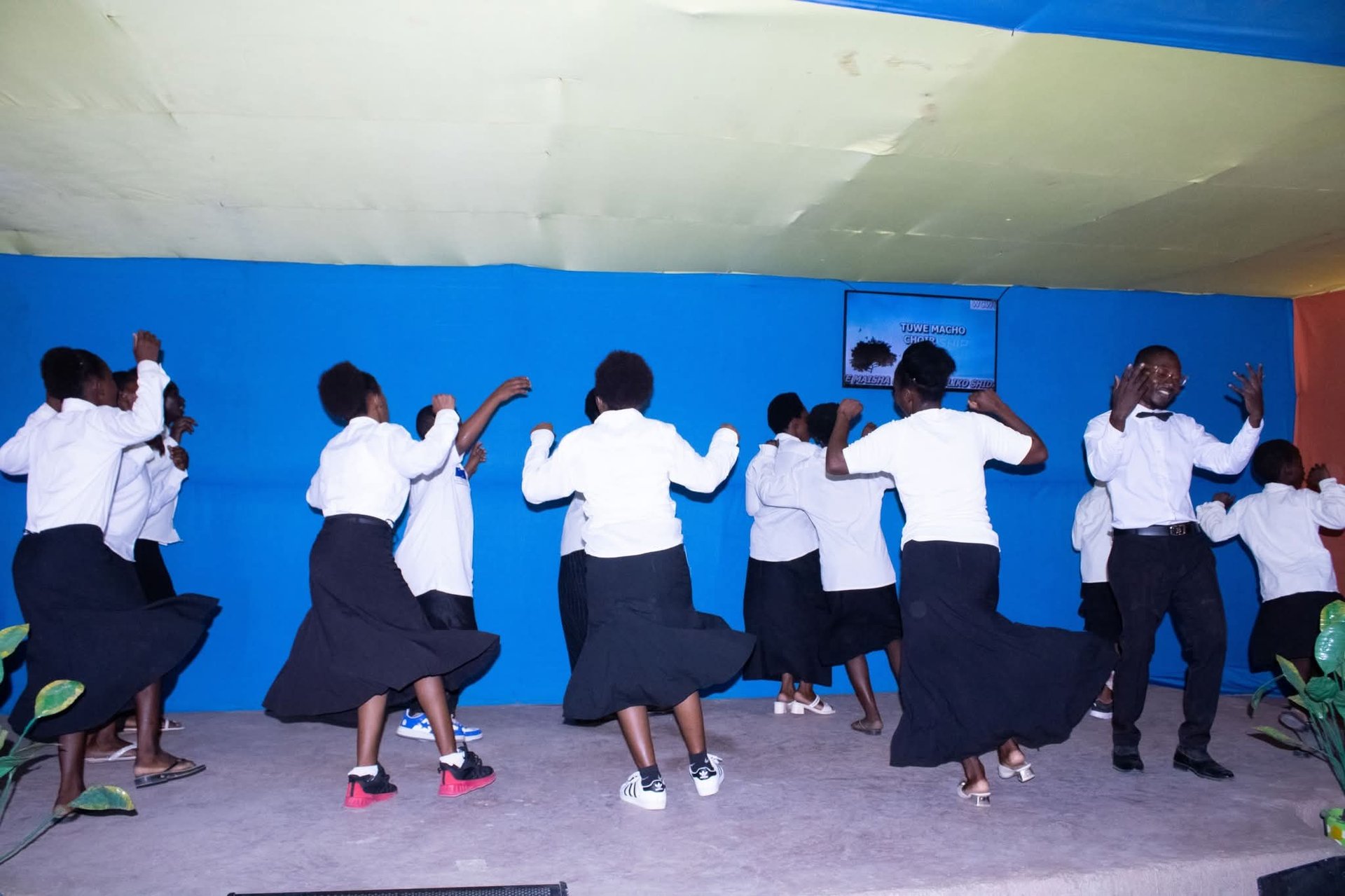 black and white bed linen