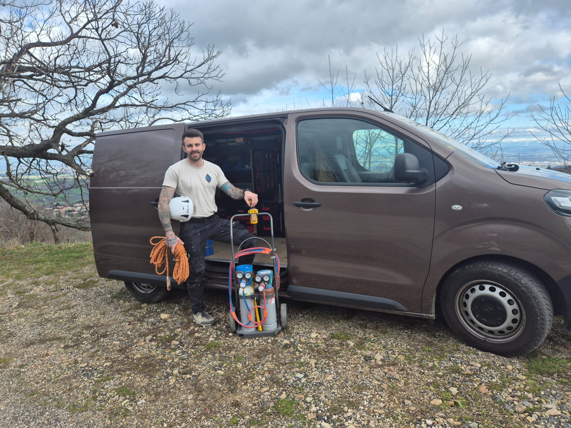 black and brown leather padded tub sofa