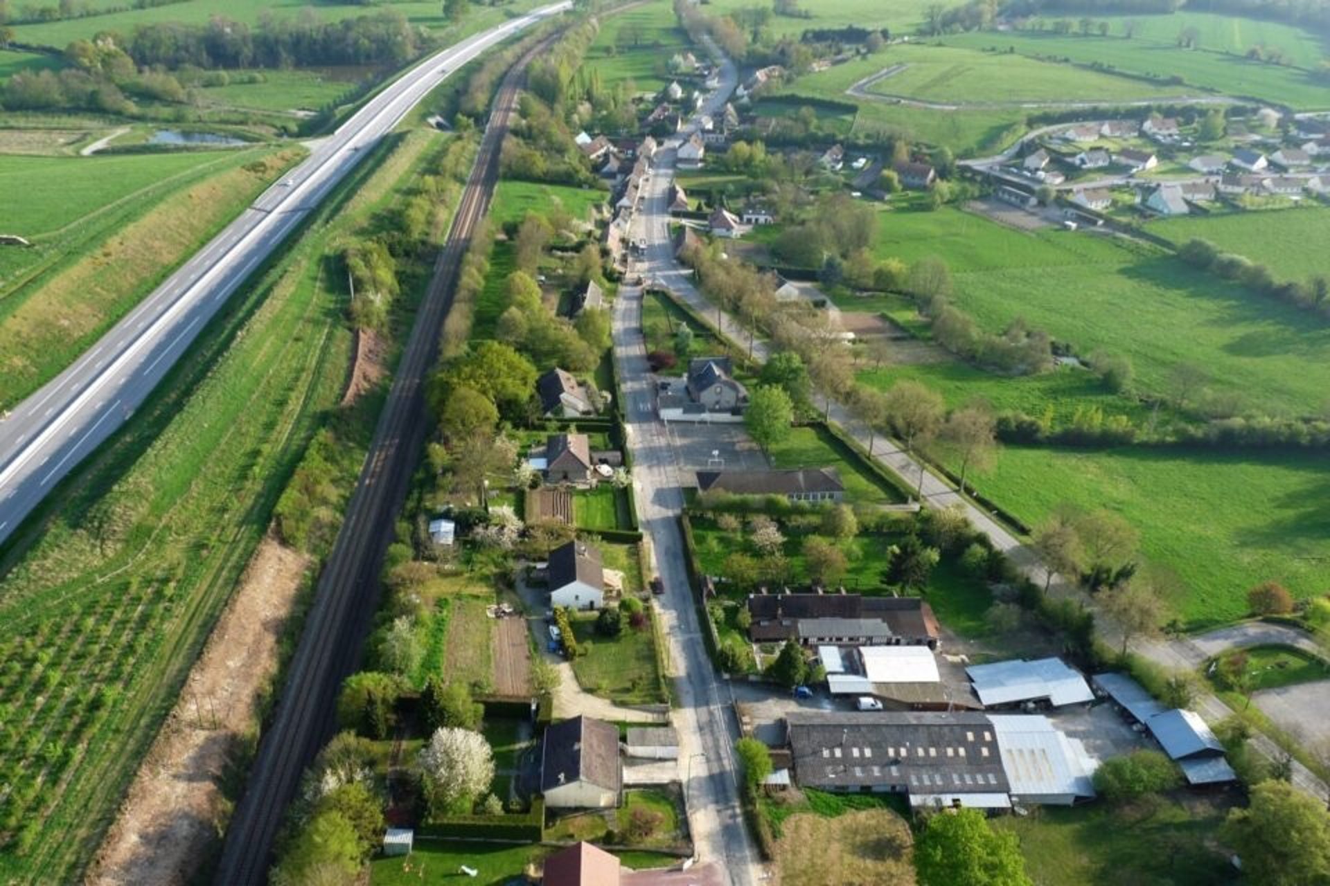 black and white bed linen