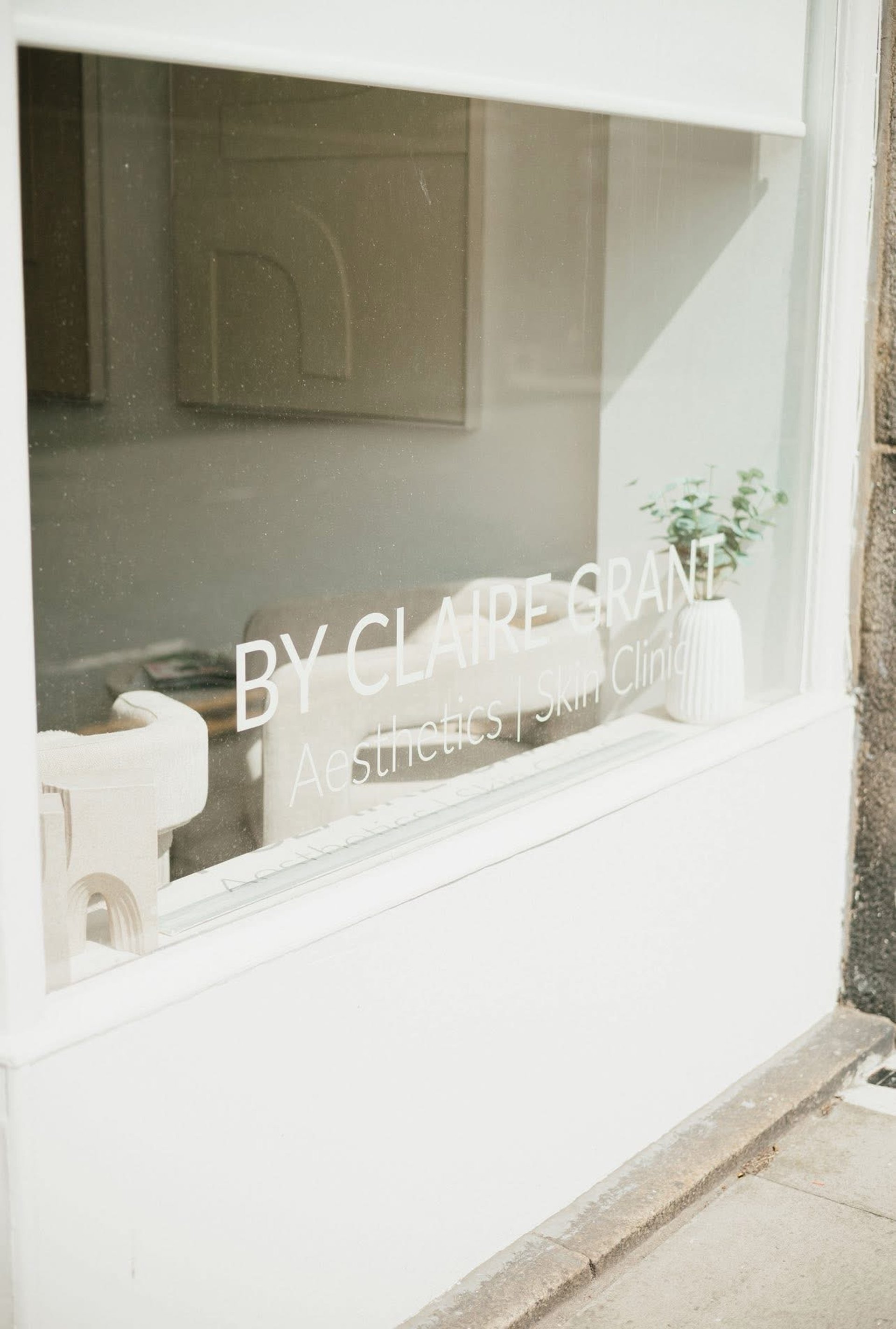 gray computer monitor