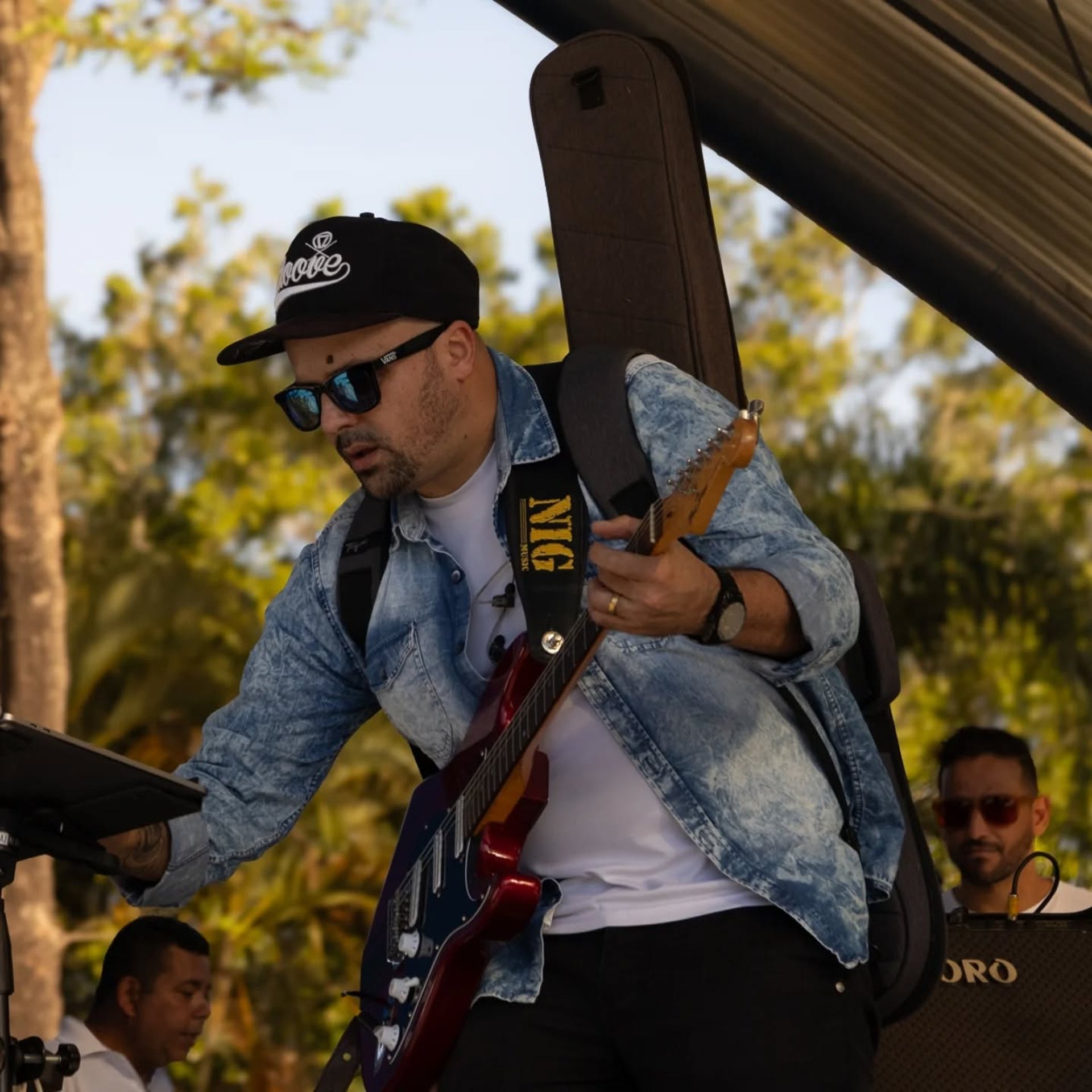 black and white bed linen