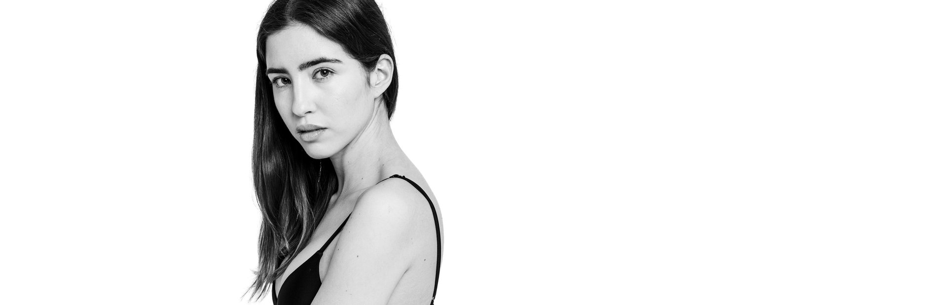 La imagen muestra a una modelo que se ha formado con Coach4models como imagen de la sección de Comunidad