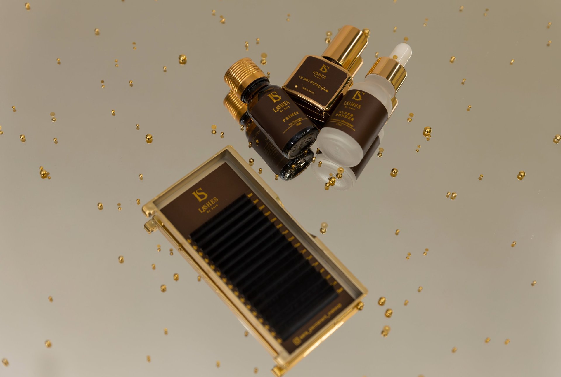 black and white bed linen