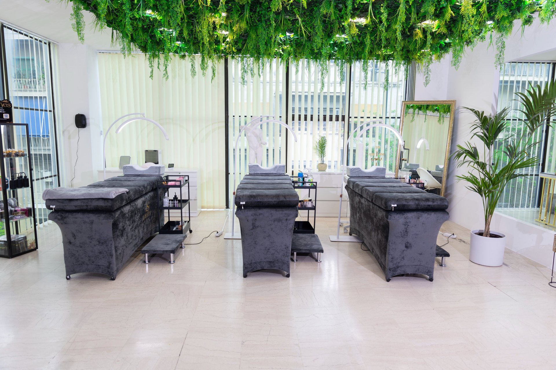 black and white bed linen