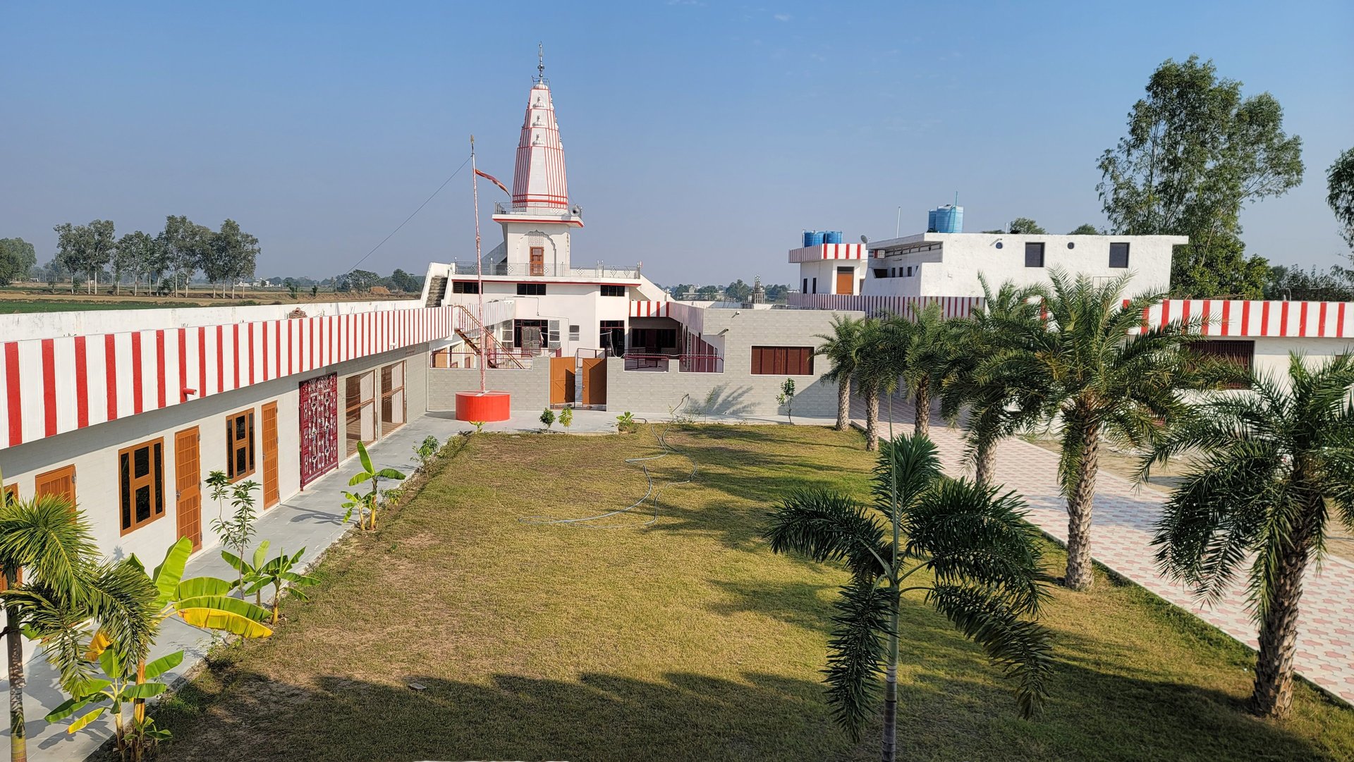 black and white bed linen