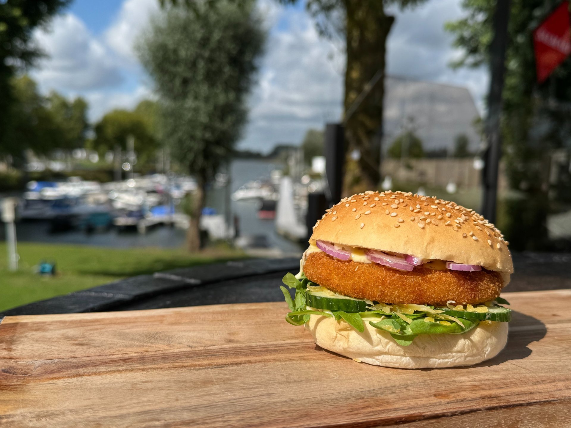 gray computer monitor