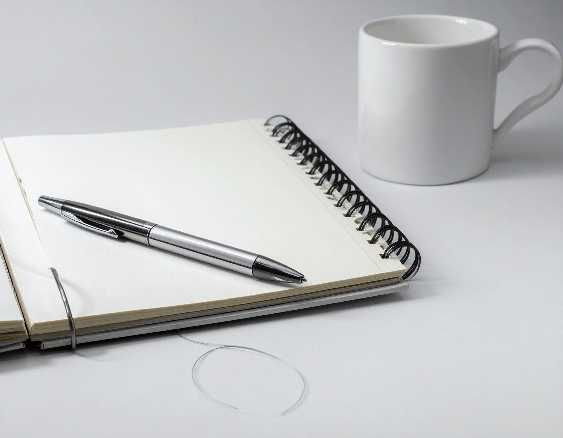 gray computer monitor