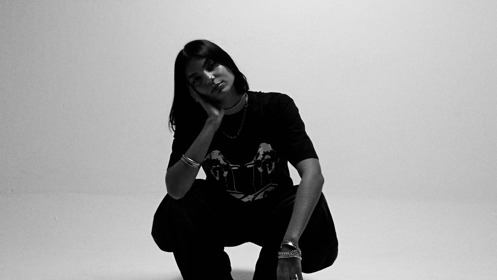 black and white bed linen