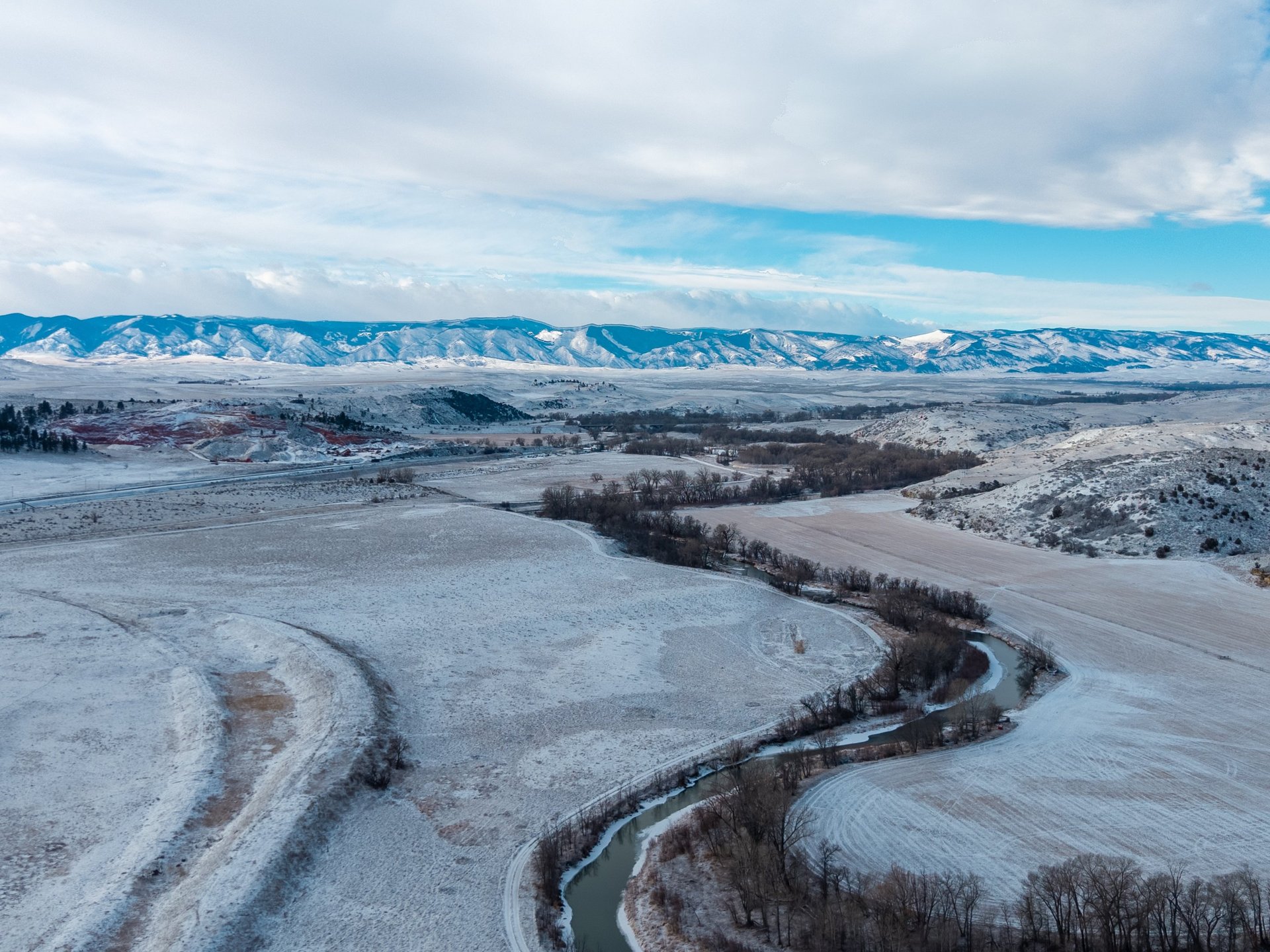 gray computer monitor