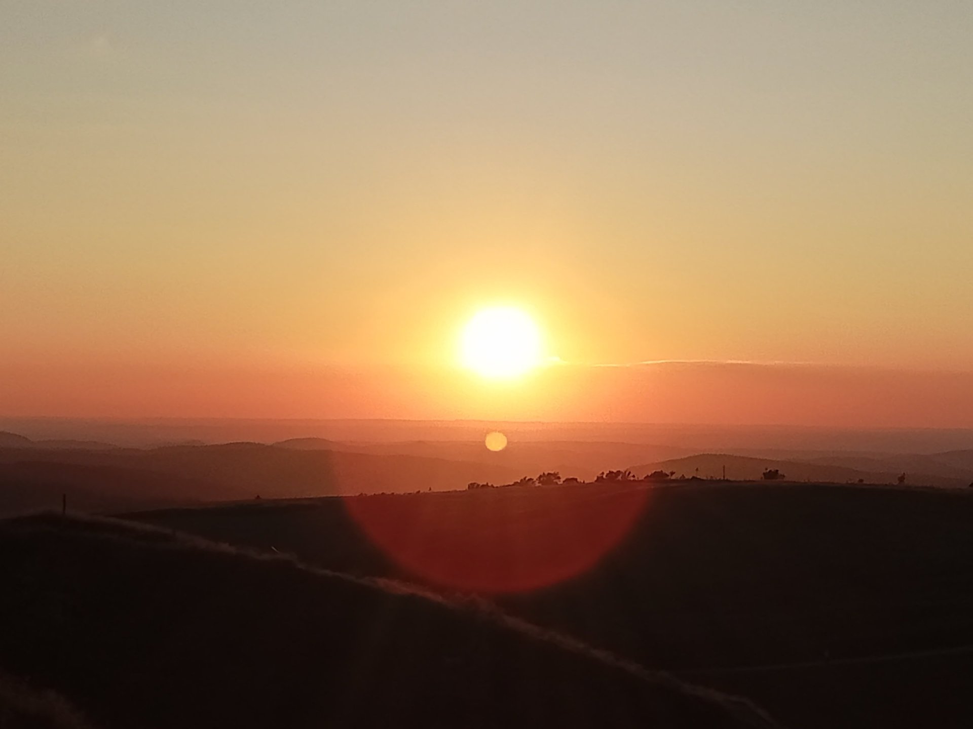 gray computer monitor