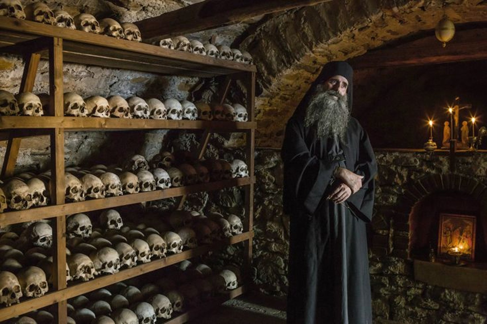 black and white bed linen