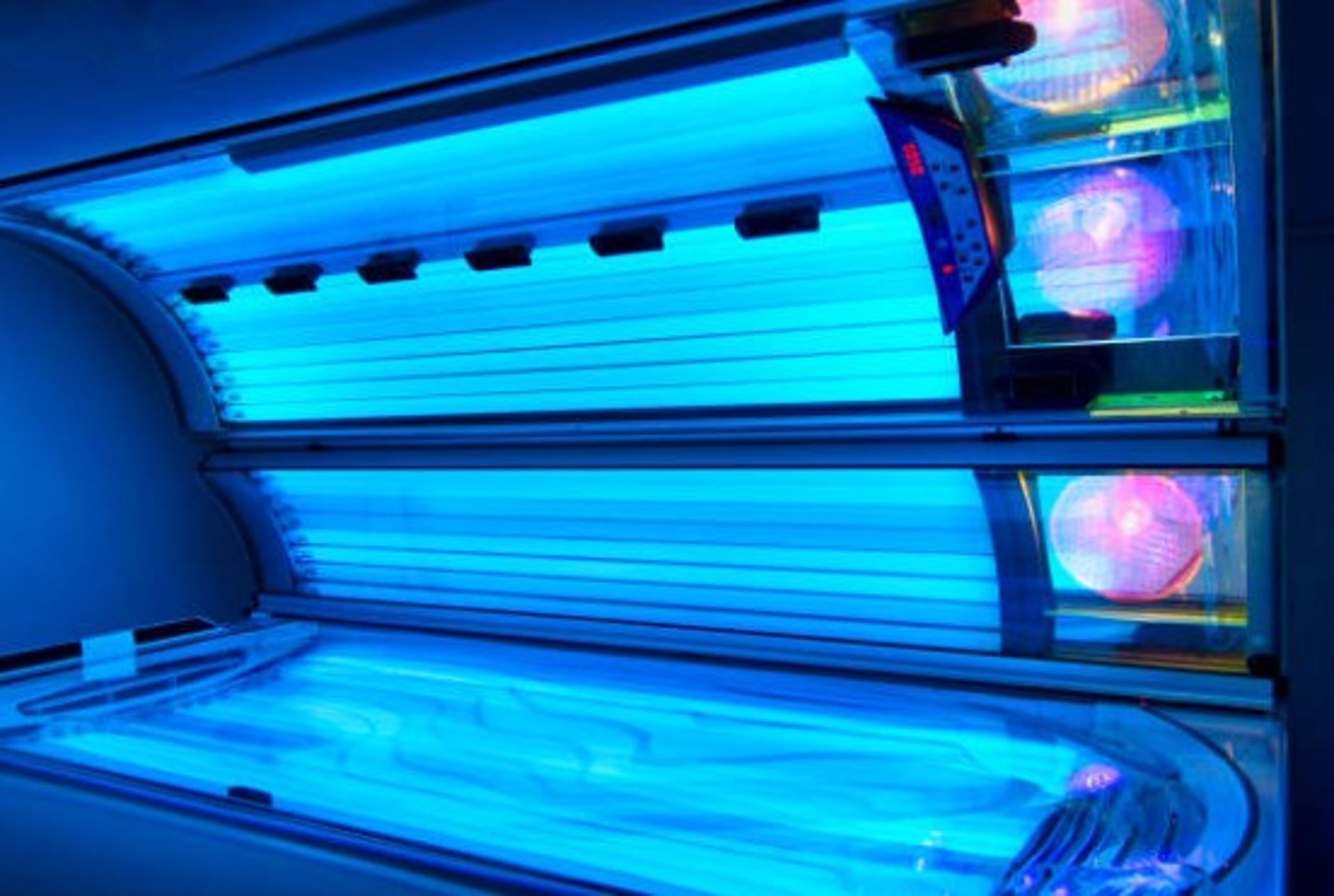 gray computer monitor