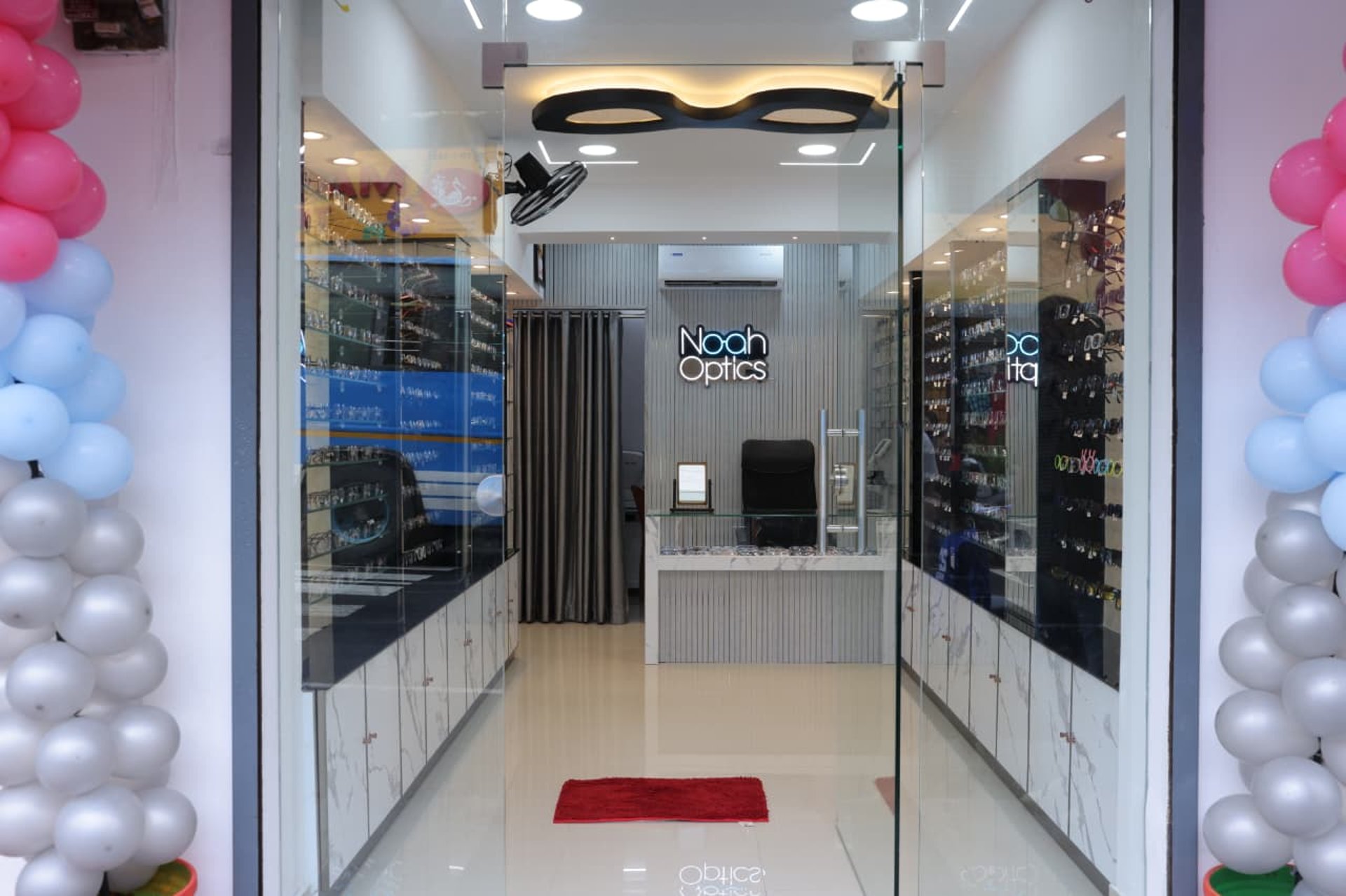 black and white bed linen