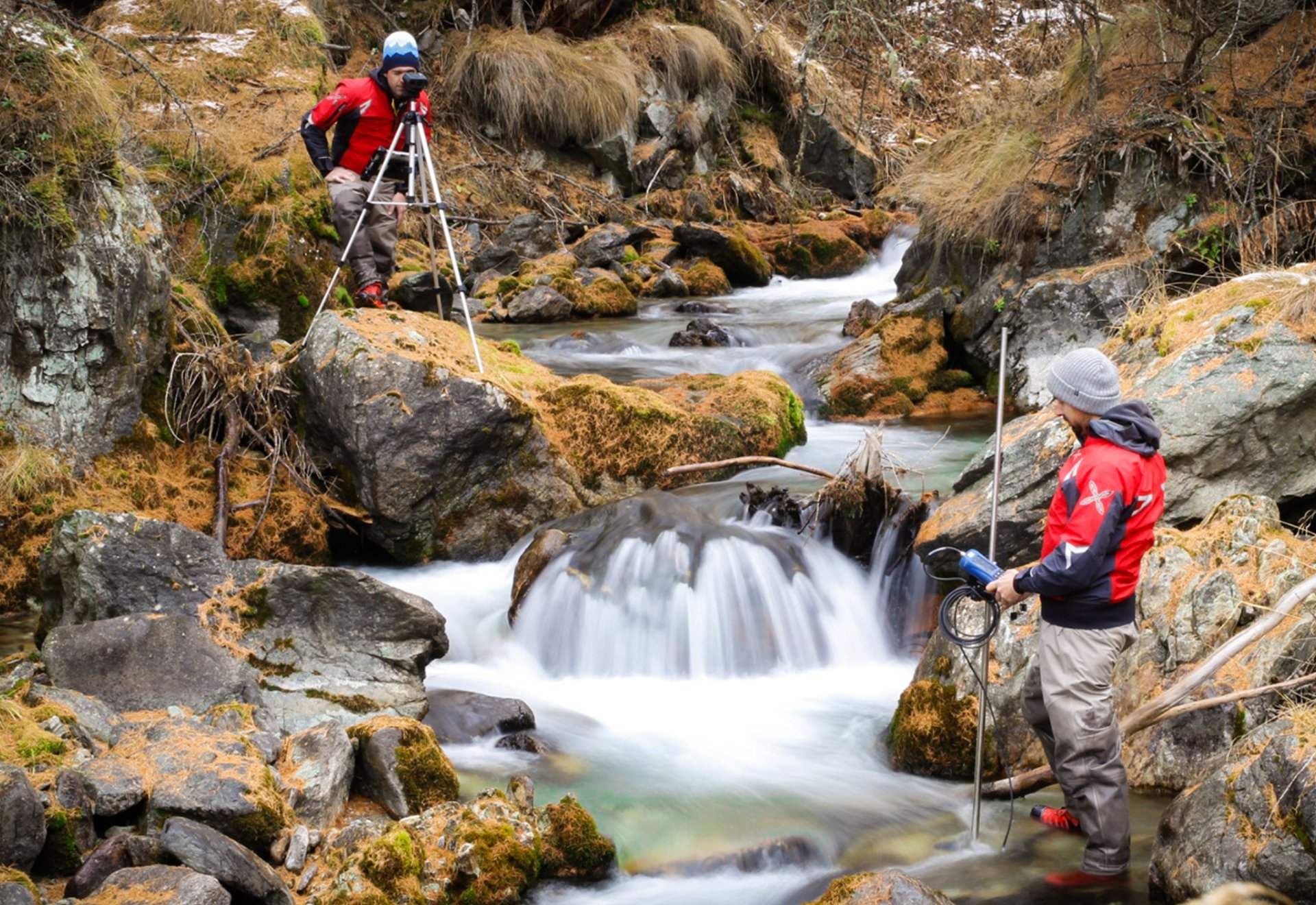 a bunch of bubbles floating in the water