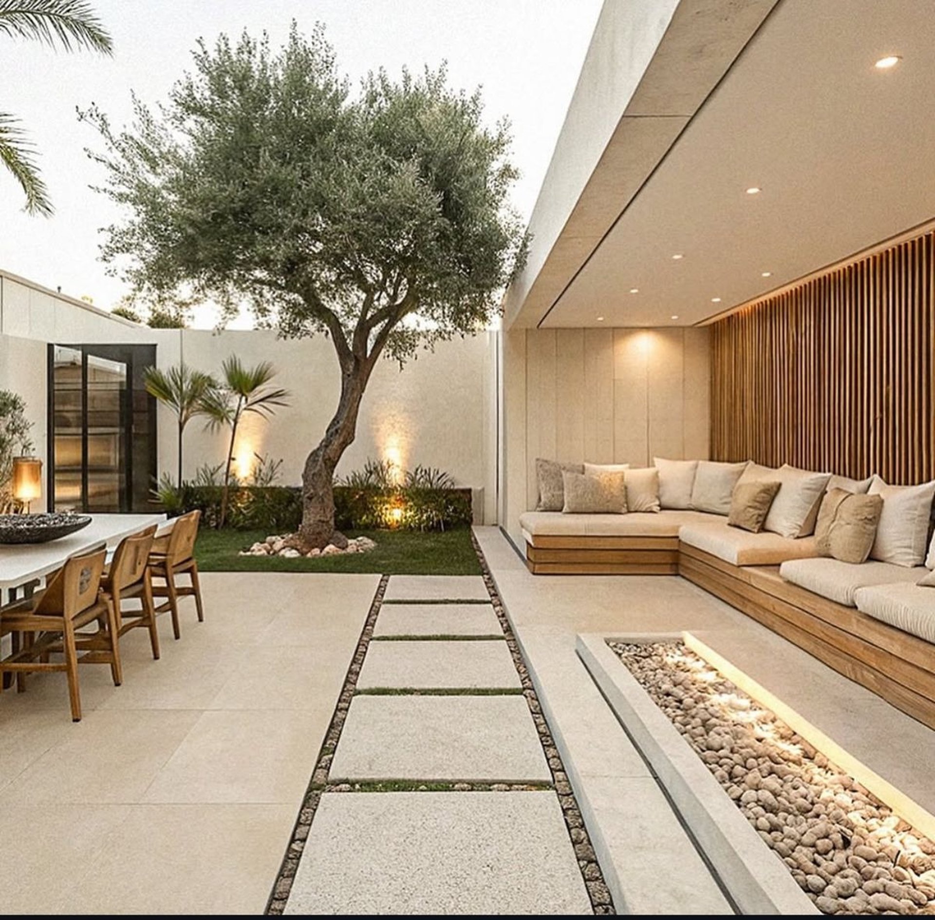 gray computer monitor