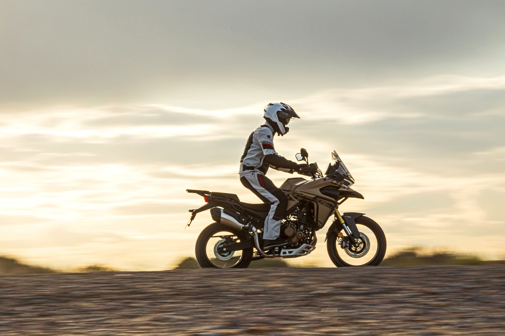 gray computer monitor